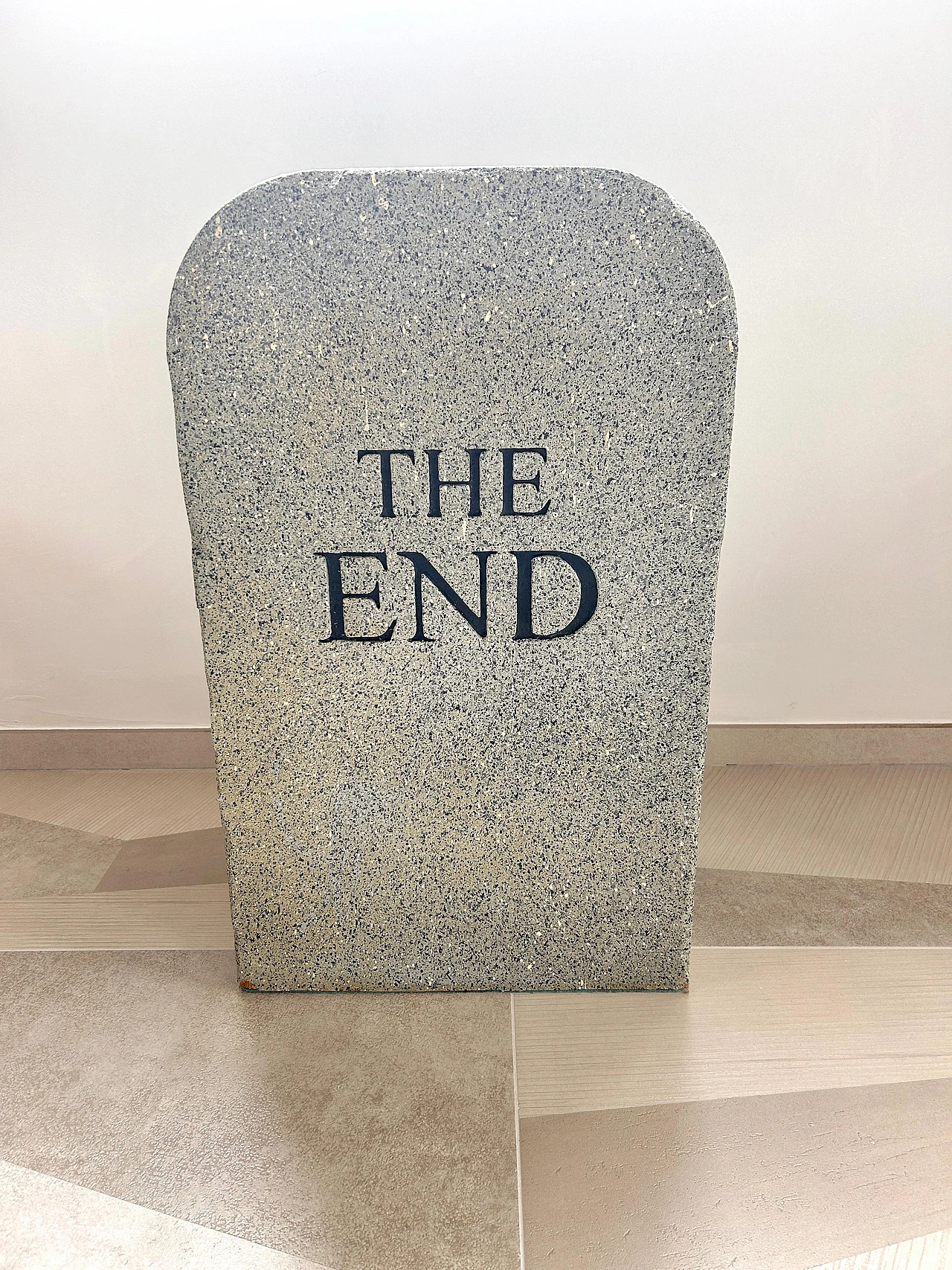 Maurizio Cattelan e Pier Paolo Ferrari Pouf The End per Gufram, 2014 2