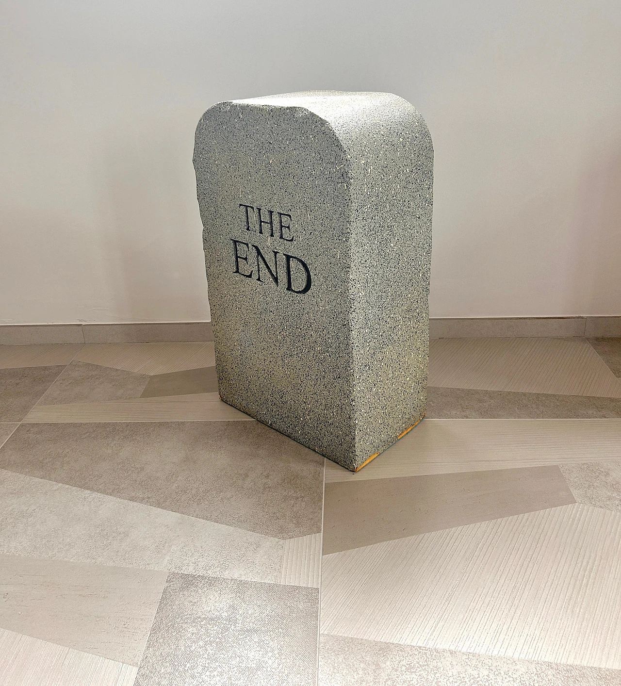 Maurizio Cattelan e Pier Paolo Ferrari Pouf The End per Gufram, 2014 4