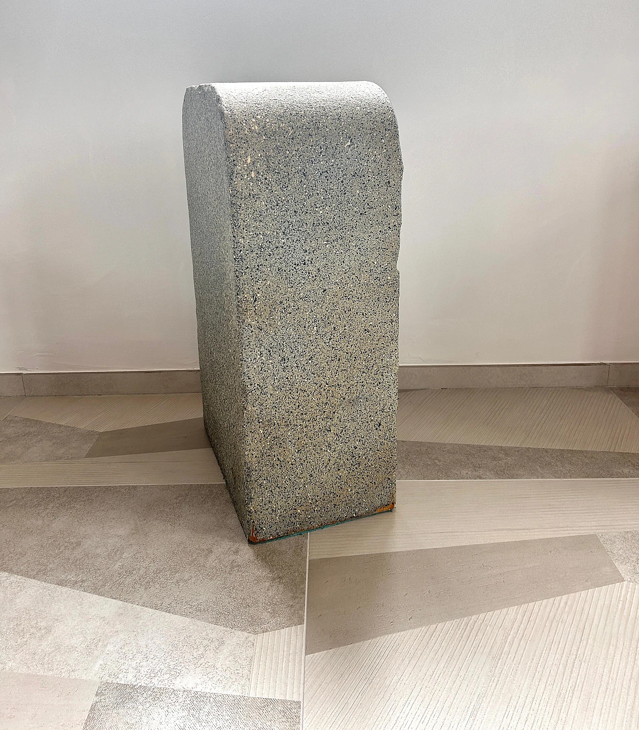 Maurizio Cattelan e Pier Paolo Ferrari Pouf The End per Gufram, 2014 8