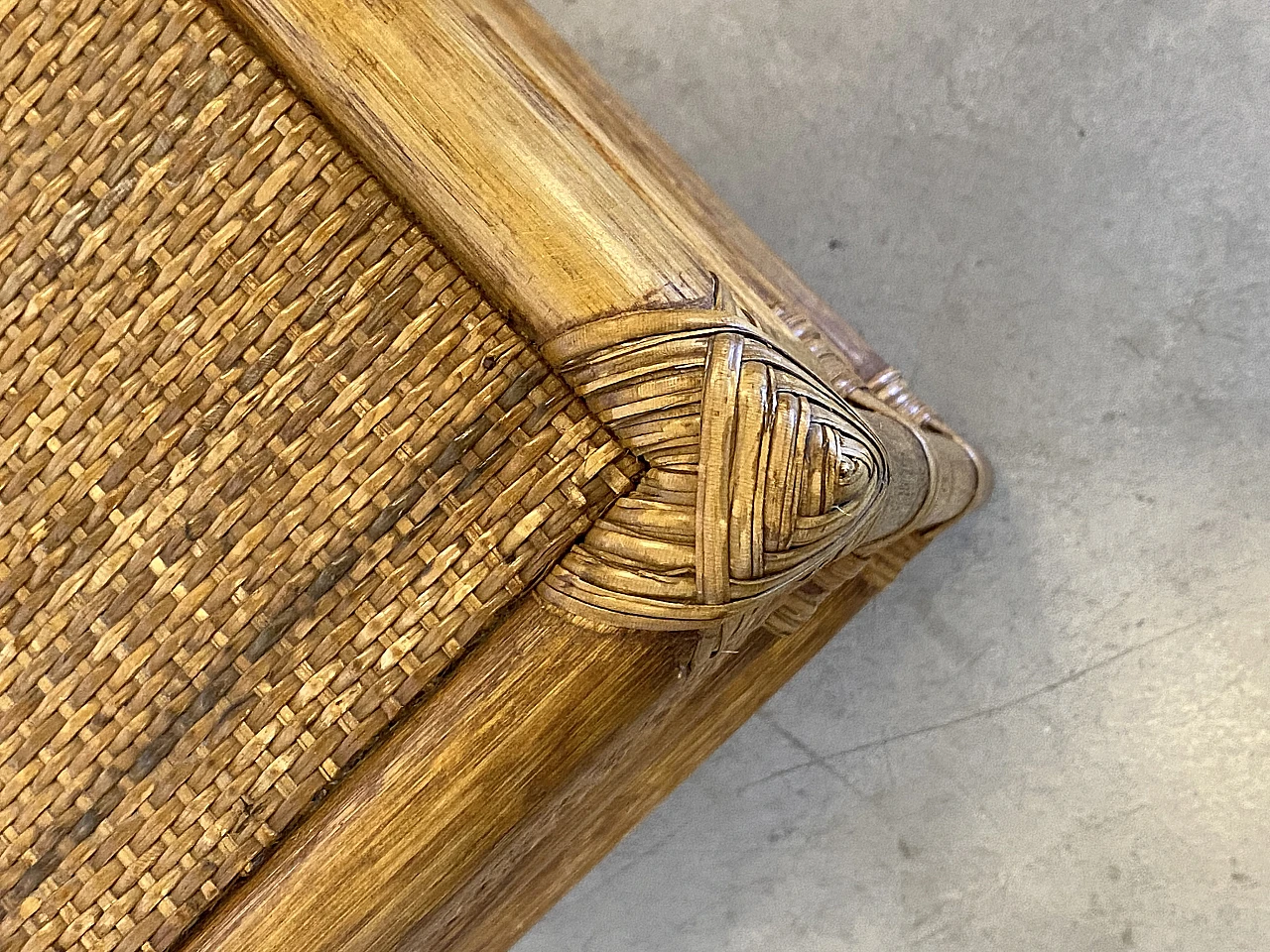 Coppia di comodini in vimini e bambù, anni '70 12