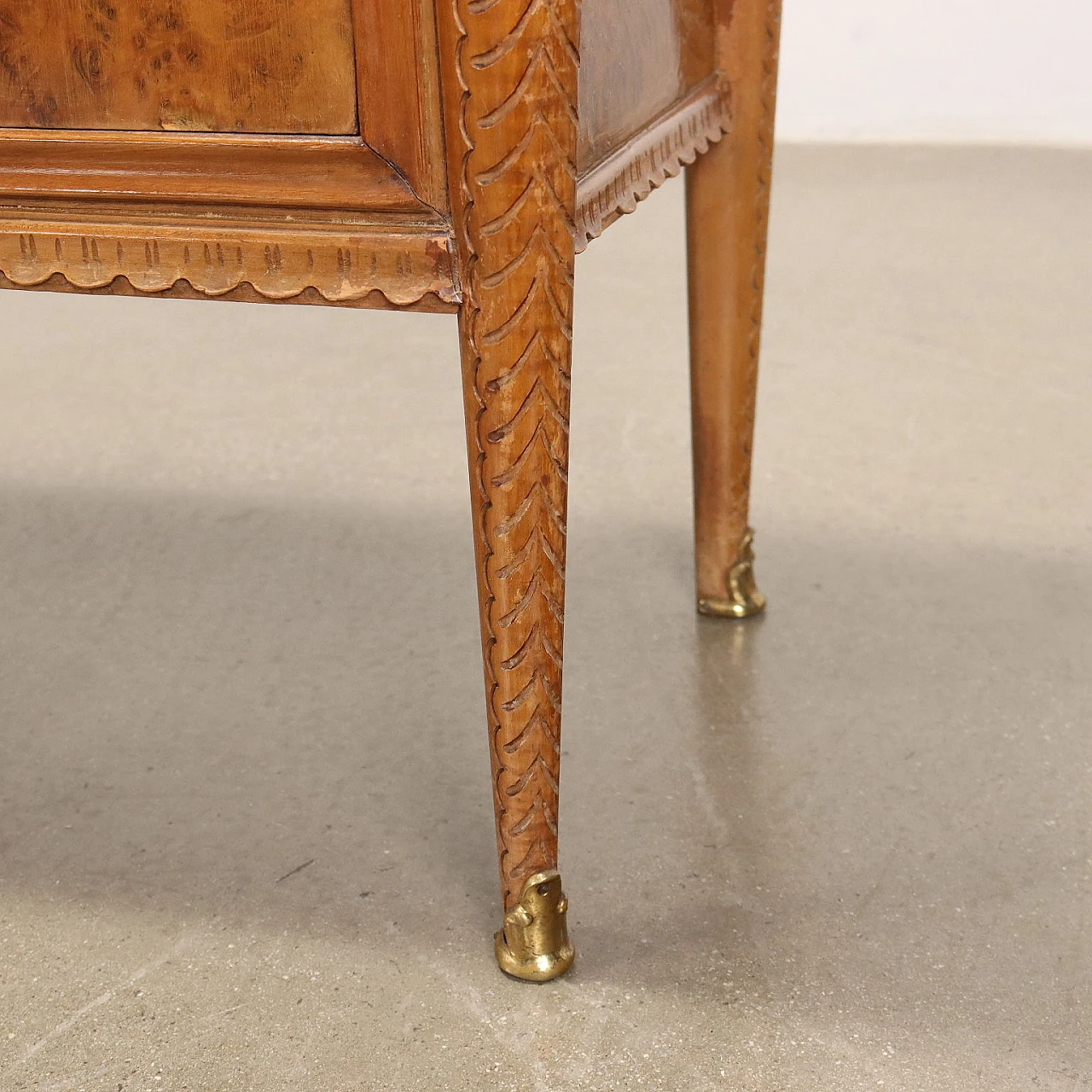 Pair of burl nightstands with hinged doors, 1950s 7
