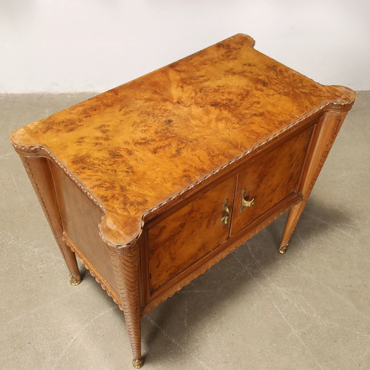 Pair of burl nightstands with hinged doors, 1950s 9