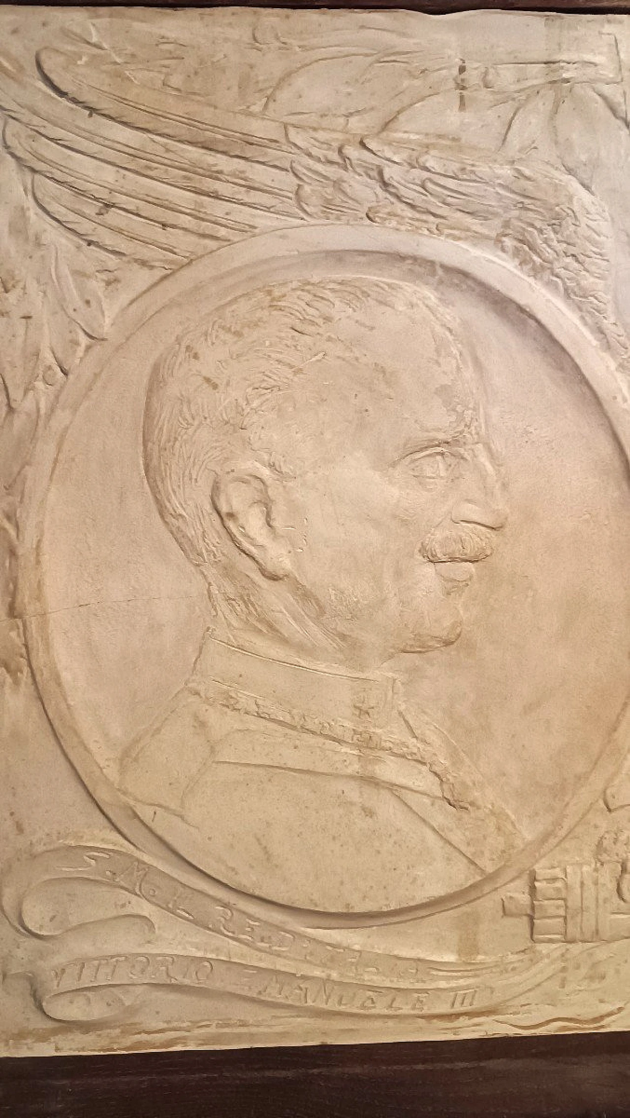 Bassorilievo in gesso di Vittorio Emanuele III e Mussolini, anni '20 6