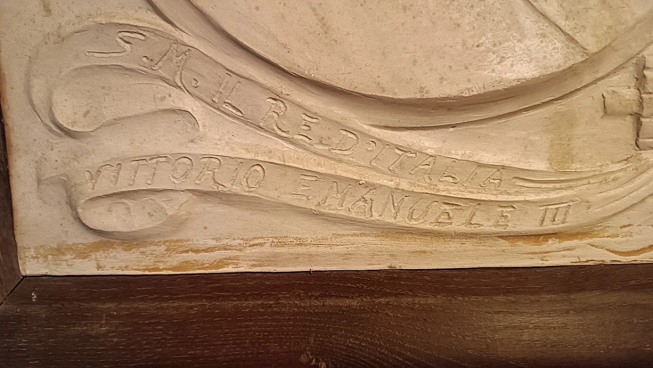 Bassorilievo in gesso di Vittorio Emanuele III e Mussolini, anni '20 11