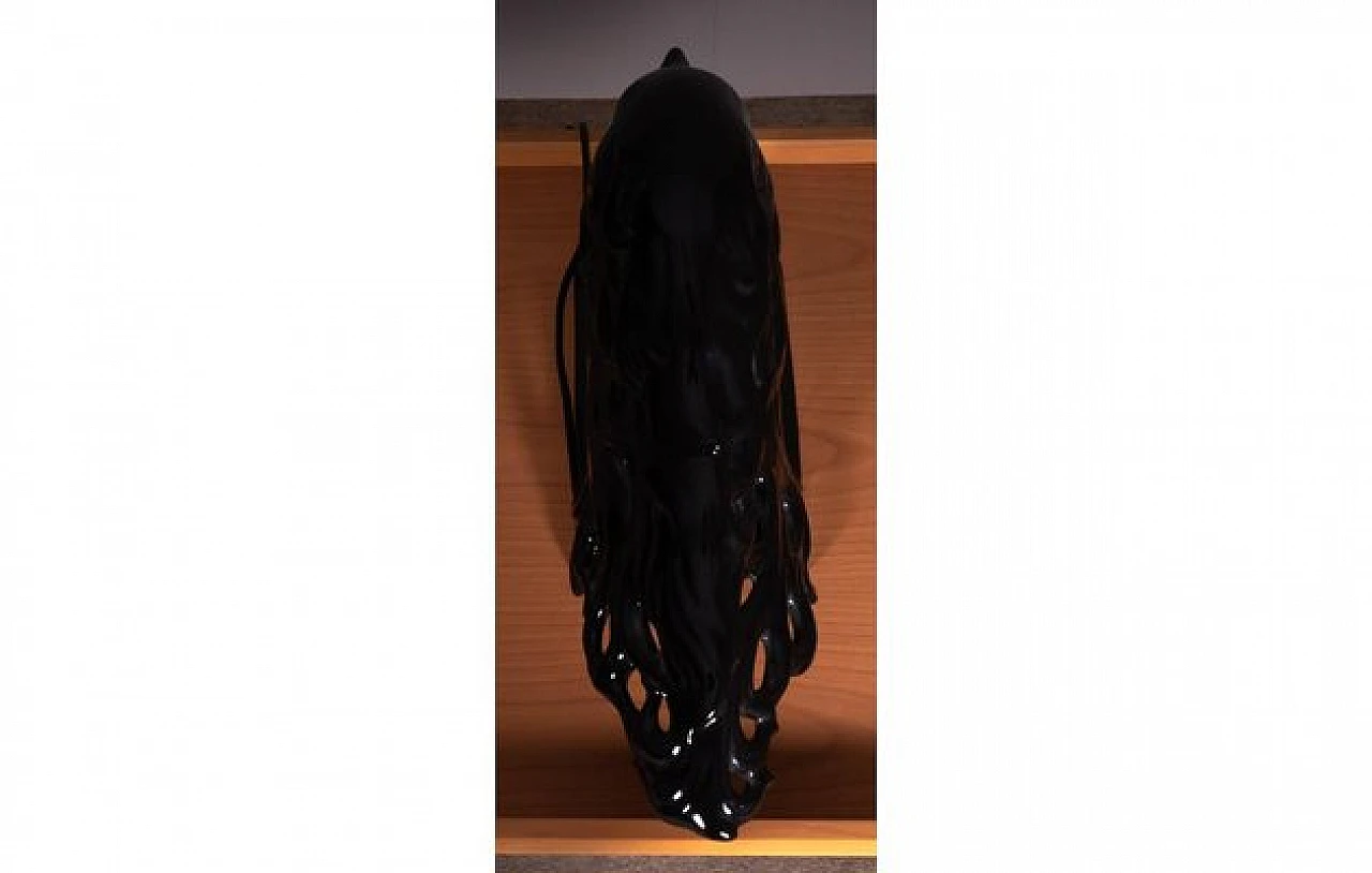 Lampada da tavolo a forma di donna in ceramica nera, anni '90 4