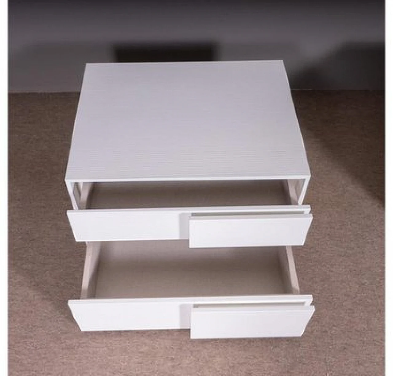 Coppia di comodini in legno a righe con 2 cassetti, anni '80 3