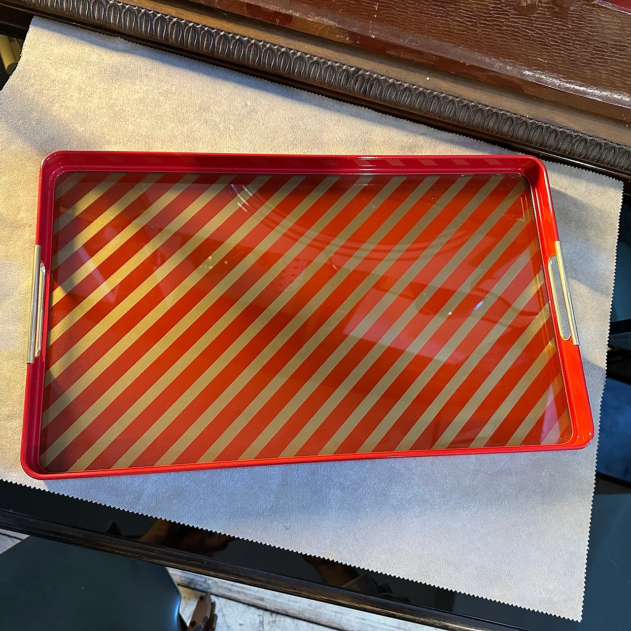 Rectangular metal tray painted gold and red, 1960s 3