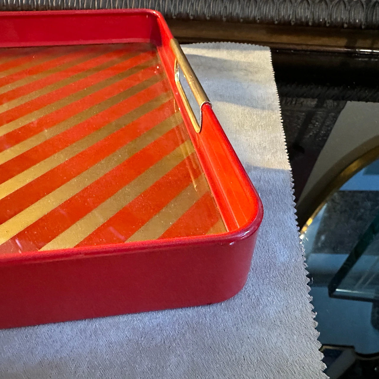 Rectangular metal tray painted gold and red, 1960s 5