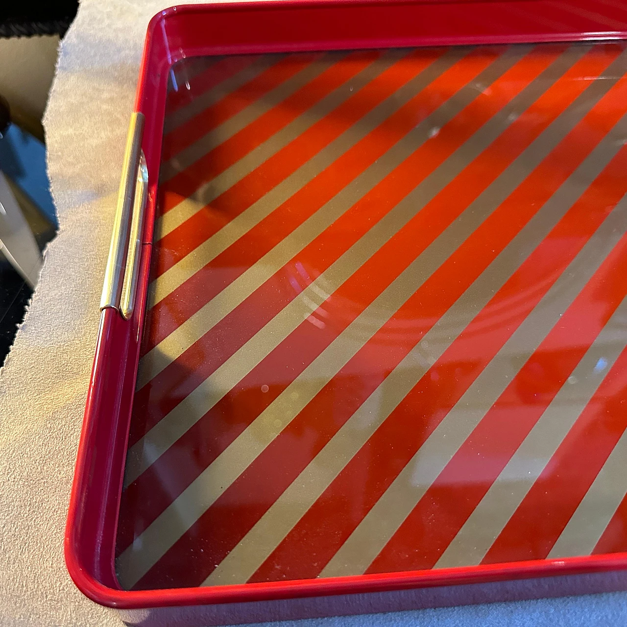 Rectangular metal tray painted gold and red, 1960s 10