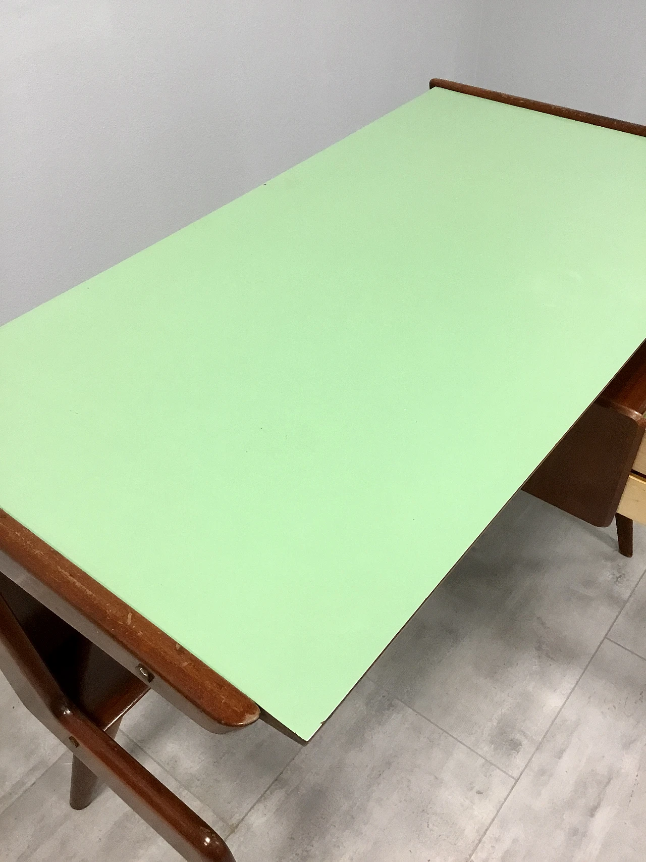 Scrivania in teak e formica multicolore attribuita a Dassi, anni '50 3