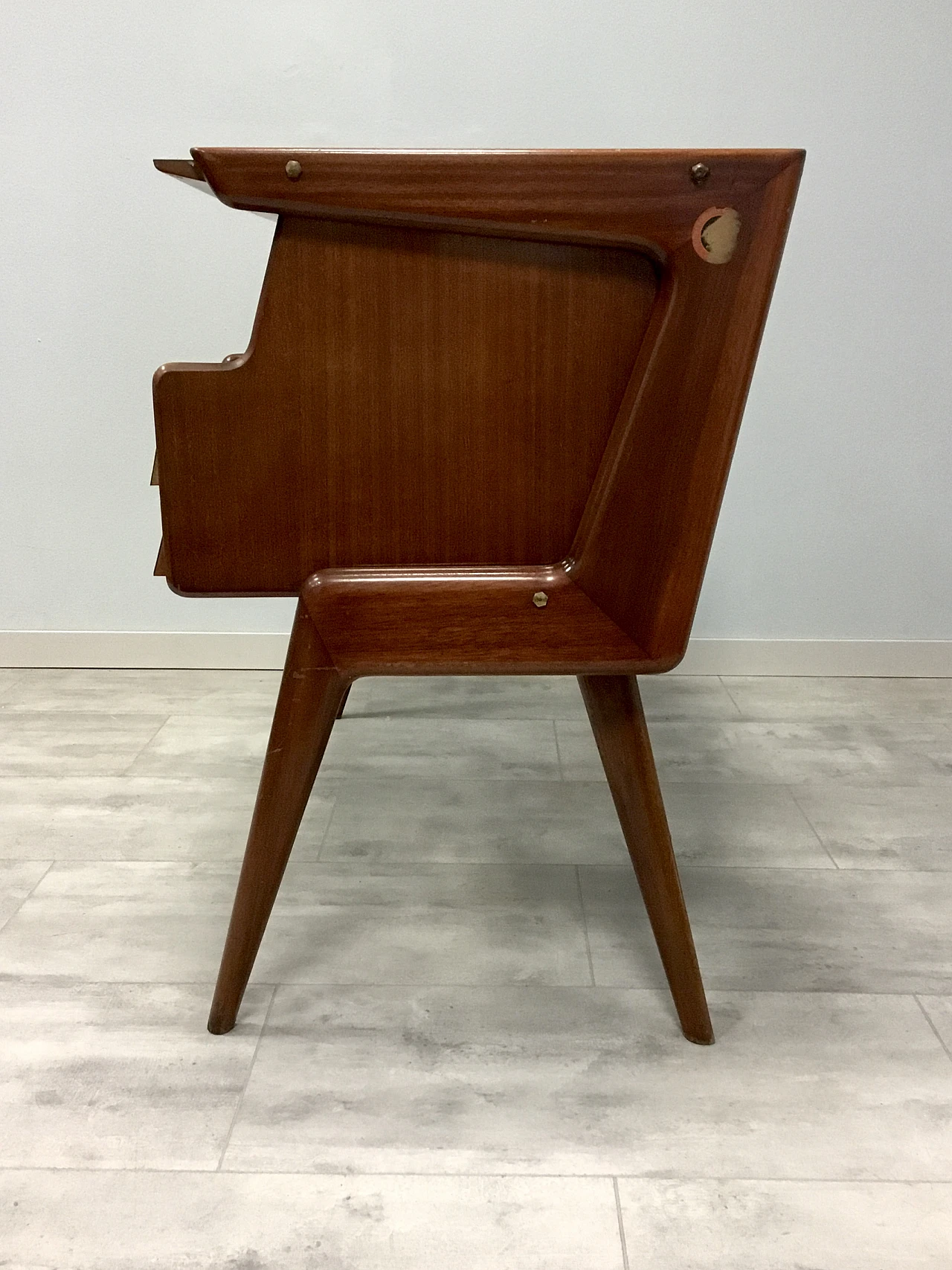 Scrivania in teak e formica multicolore attribuita a Dassi, anni '50 9
