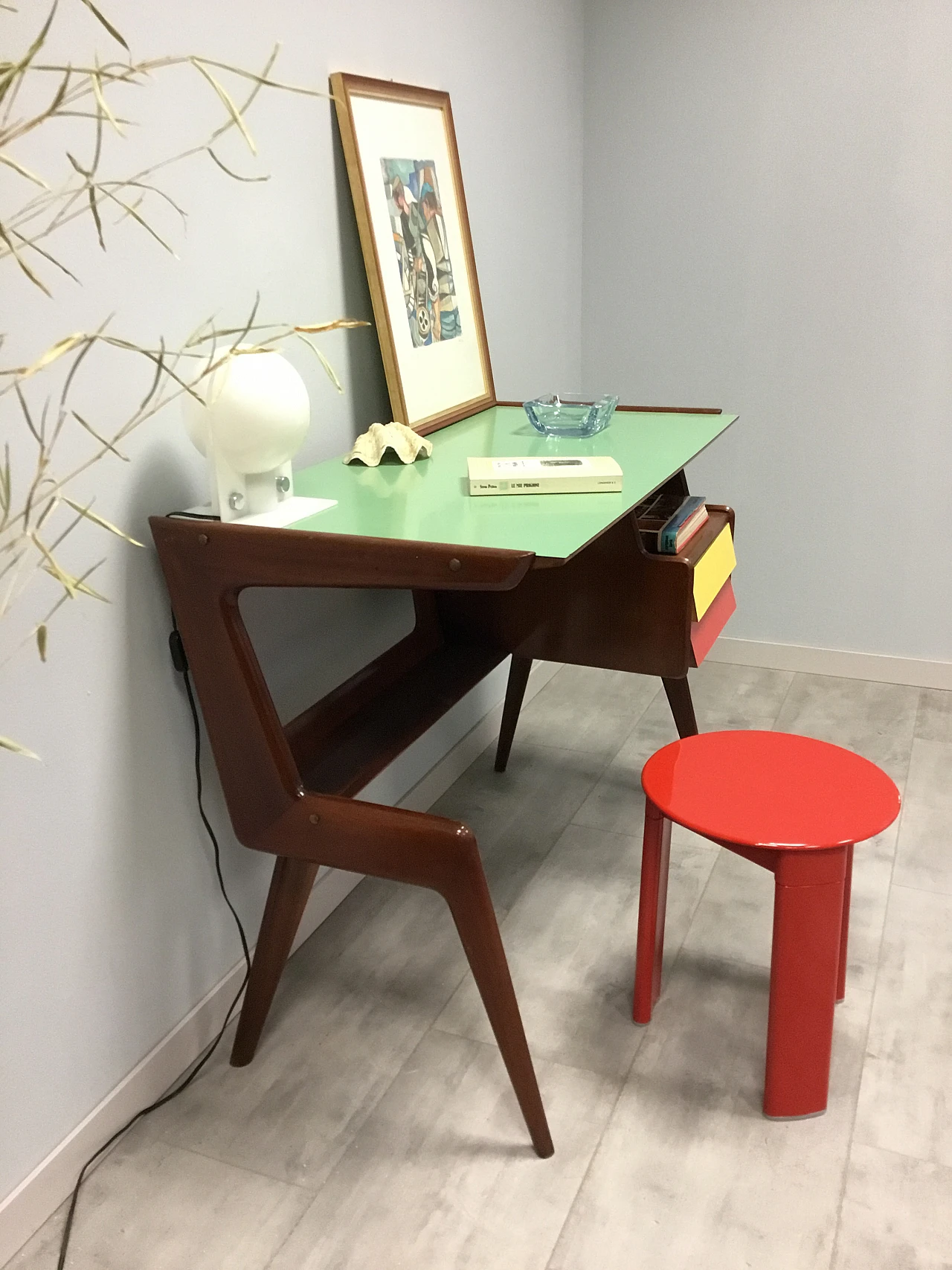 Scrivania in teak e formica multicolore attribuita a Dassi, anni '50 14