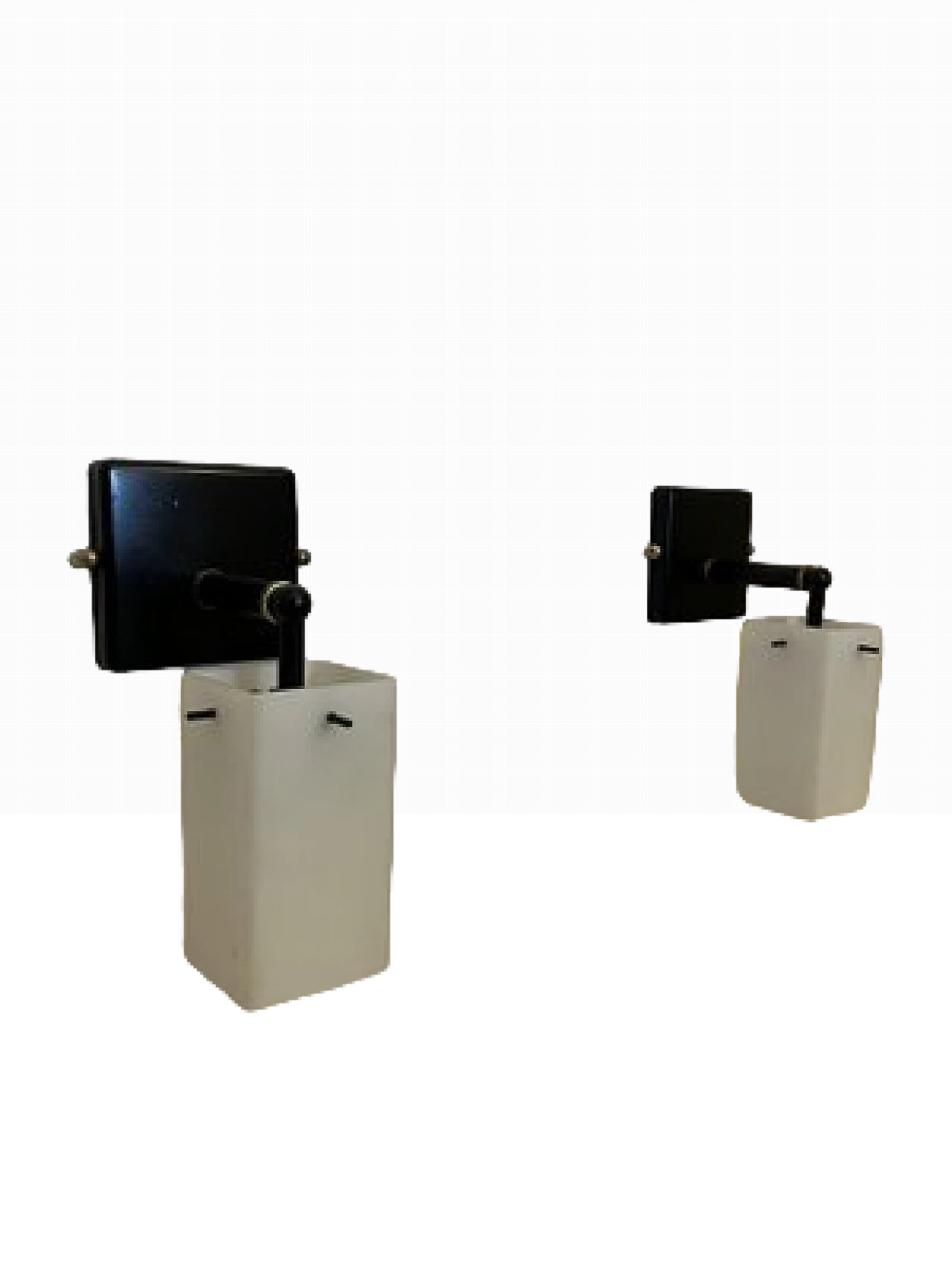 Pair of enamelled metal wall lamps, 1970s 17