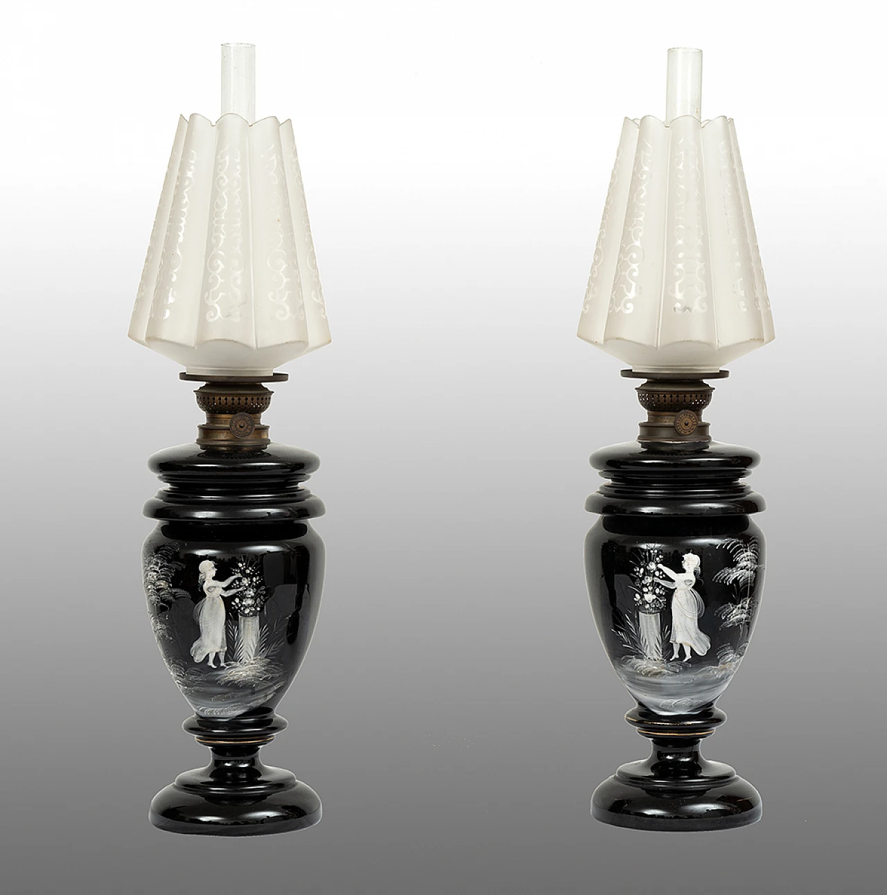 Coppia di lampade a petrolio napoletane in ceramica e vetro, '800 1
