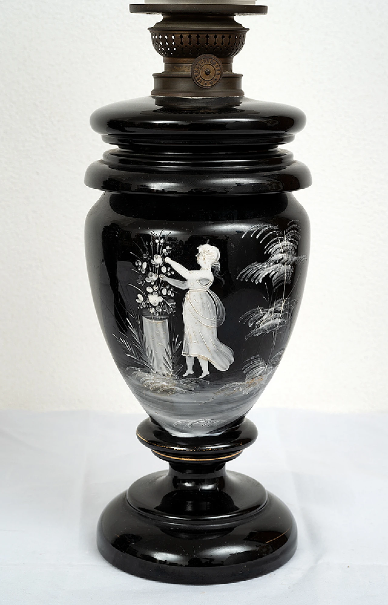 Coppia di lampade a petrolio napoletane in ceramica e vetro, '800 3