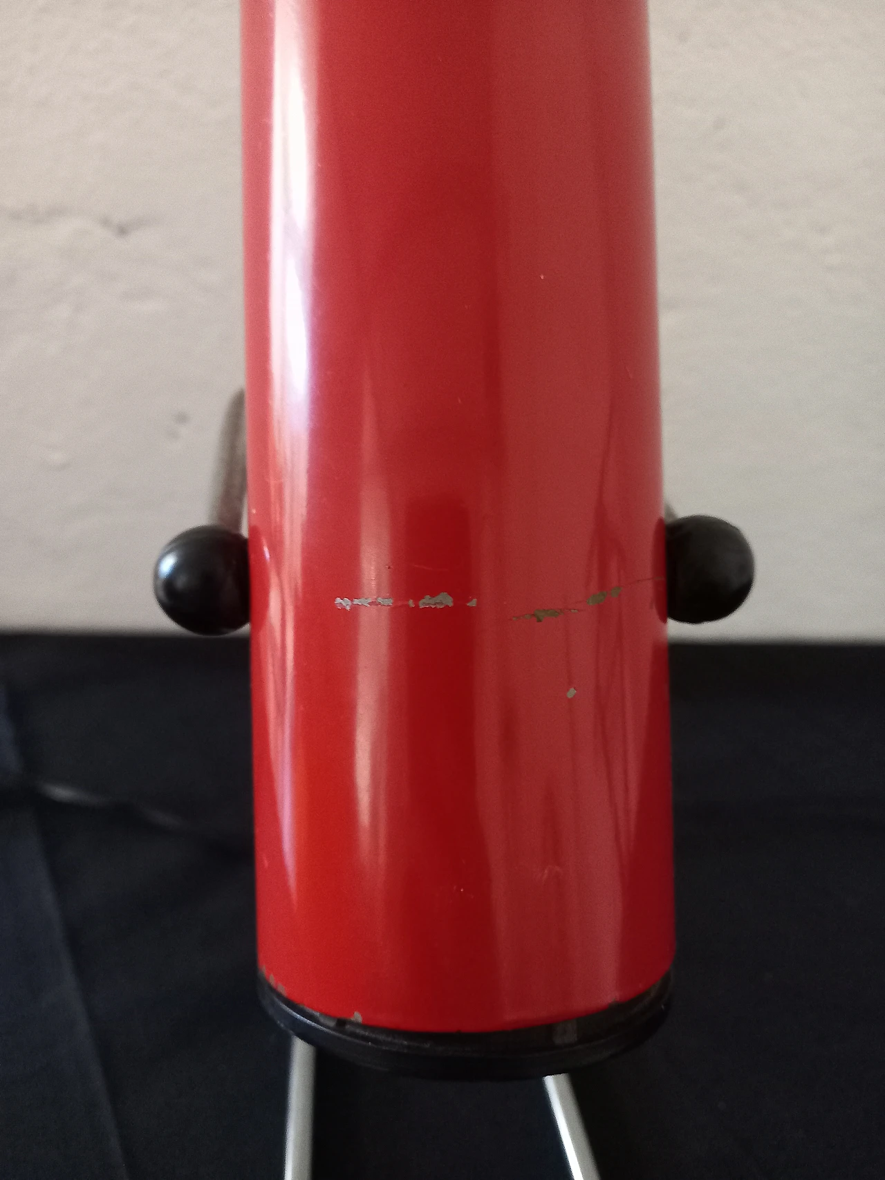 Lacquered metal table lamp attributed to Angelo Lelli, 1970s 5