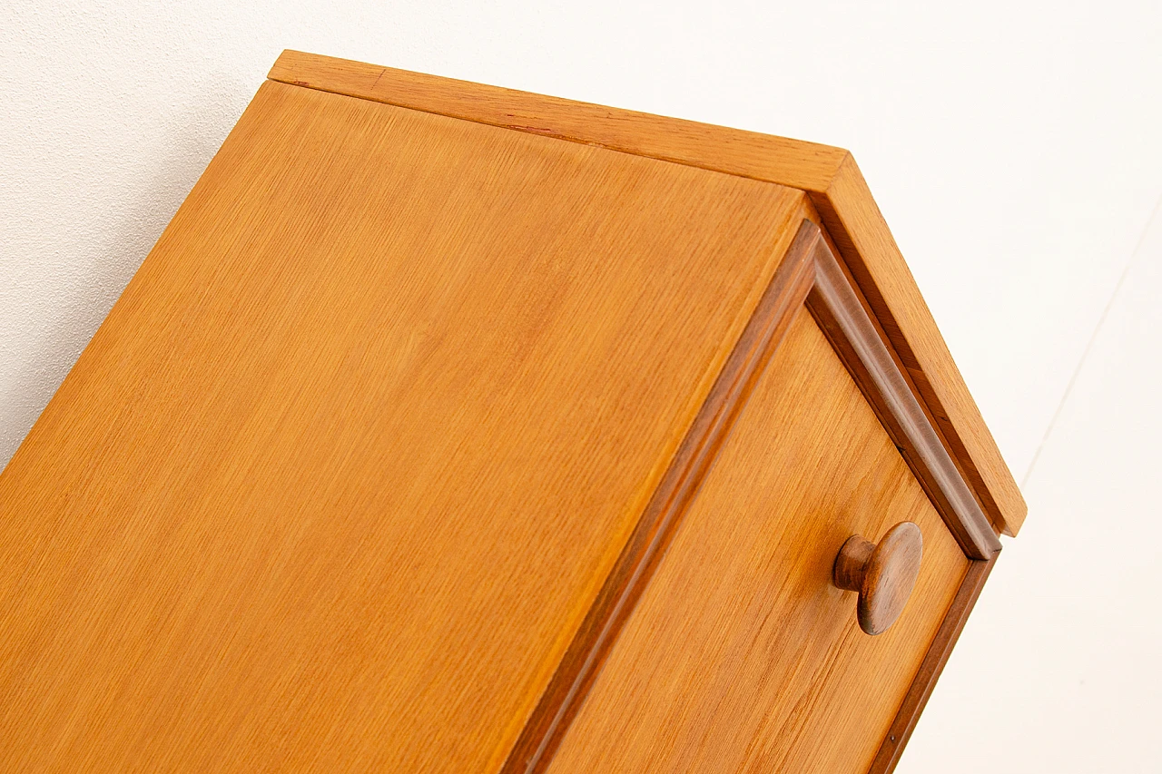 Cassettiera in rovere di UP Závody, 1958 6