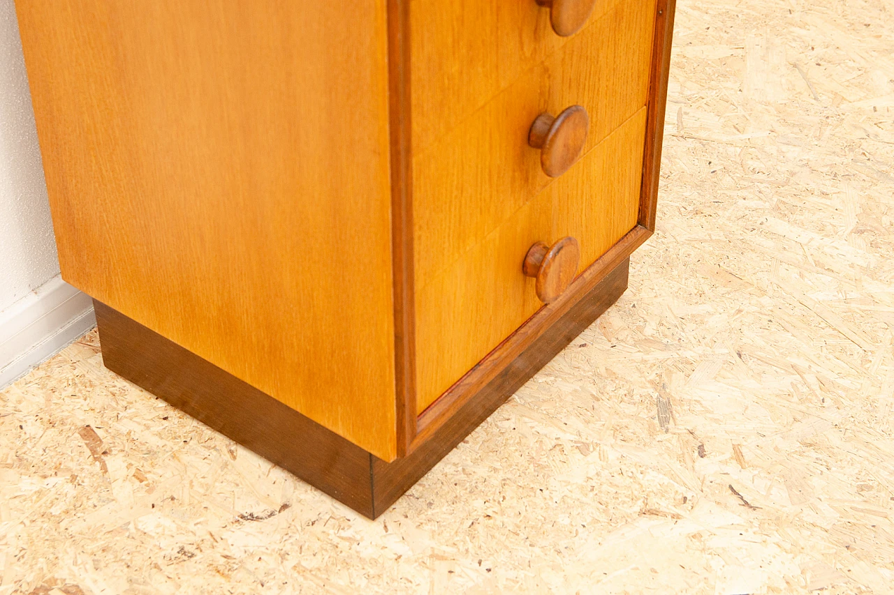 Cassettiera in rovere di UP Závody, 1958 8