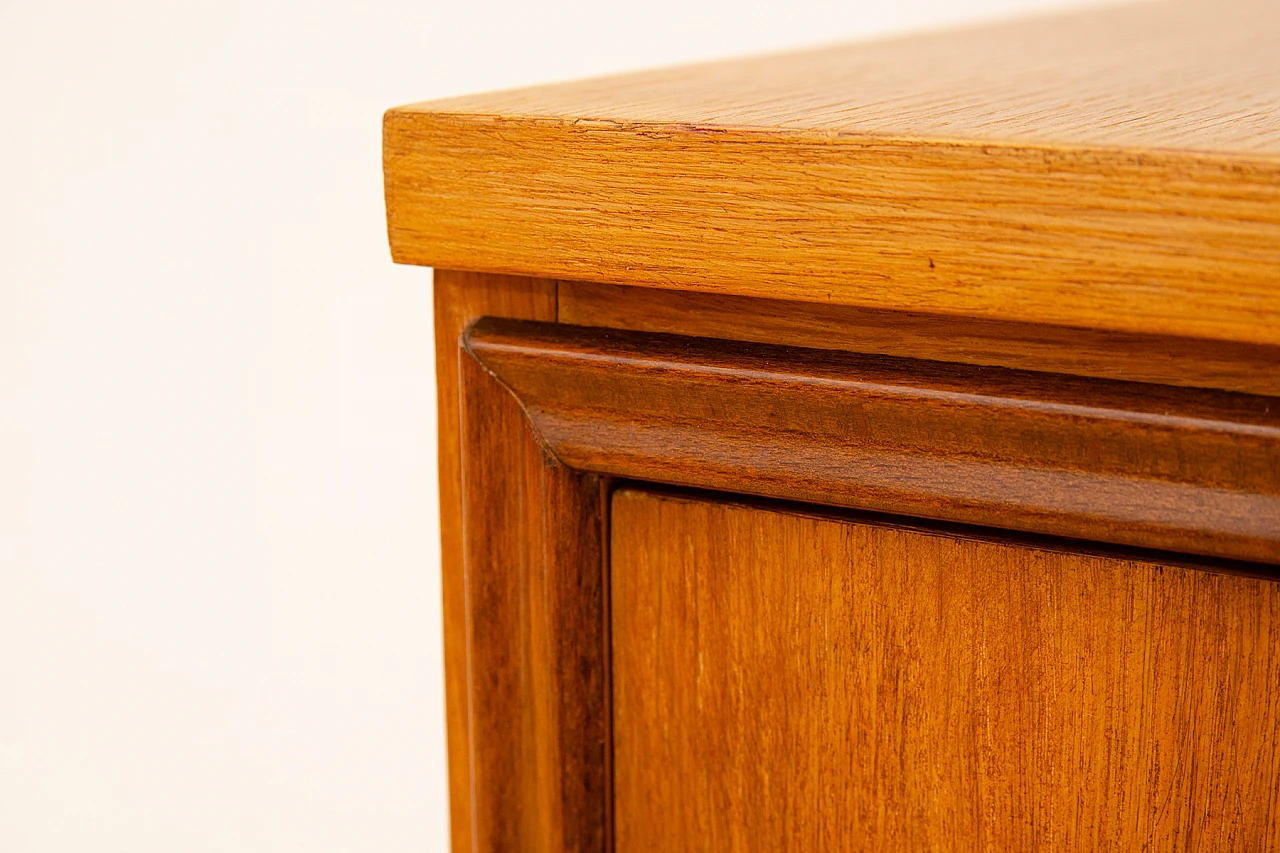 Cassettiera in rovere di UP Závody, 1958 16