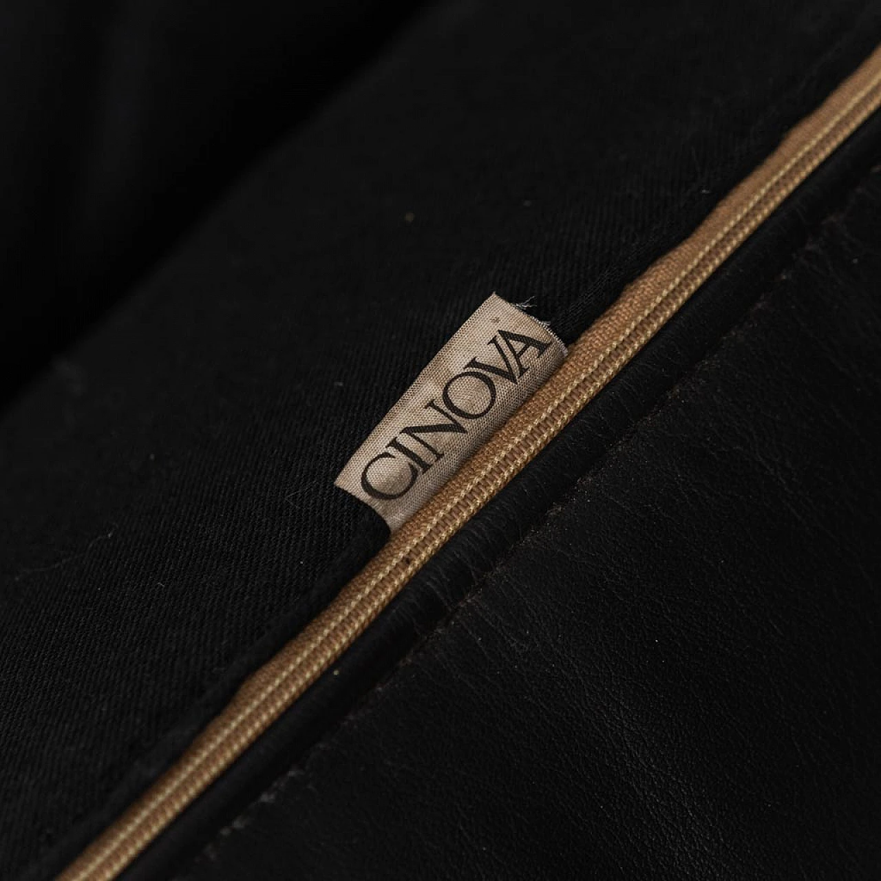 Divano modulare a due posti in pelle nera di Cinova, anni '70 10