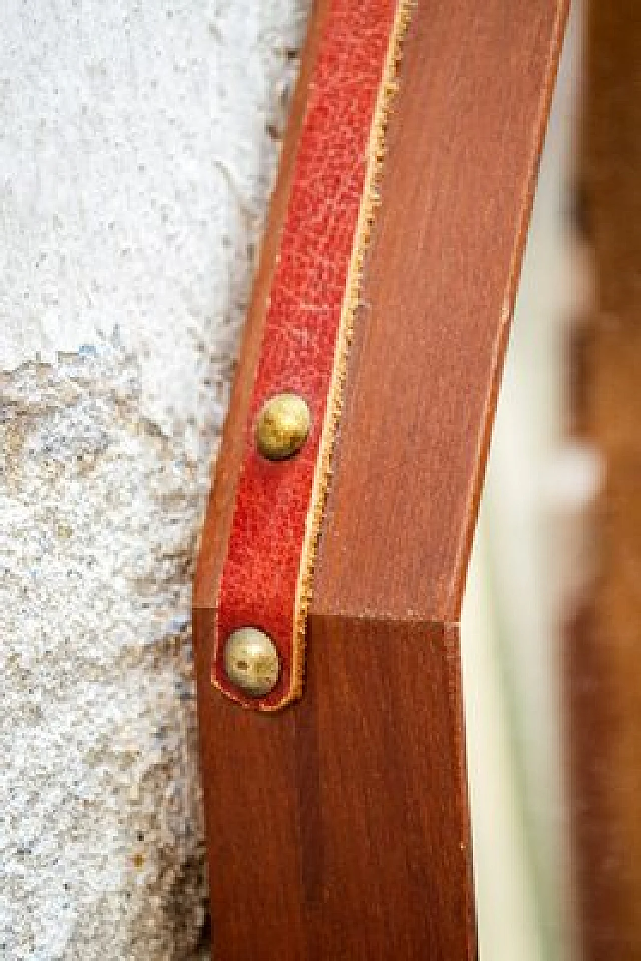 Specchio da parete in legno con dettaglio in pelle, anni '50 4