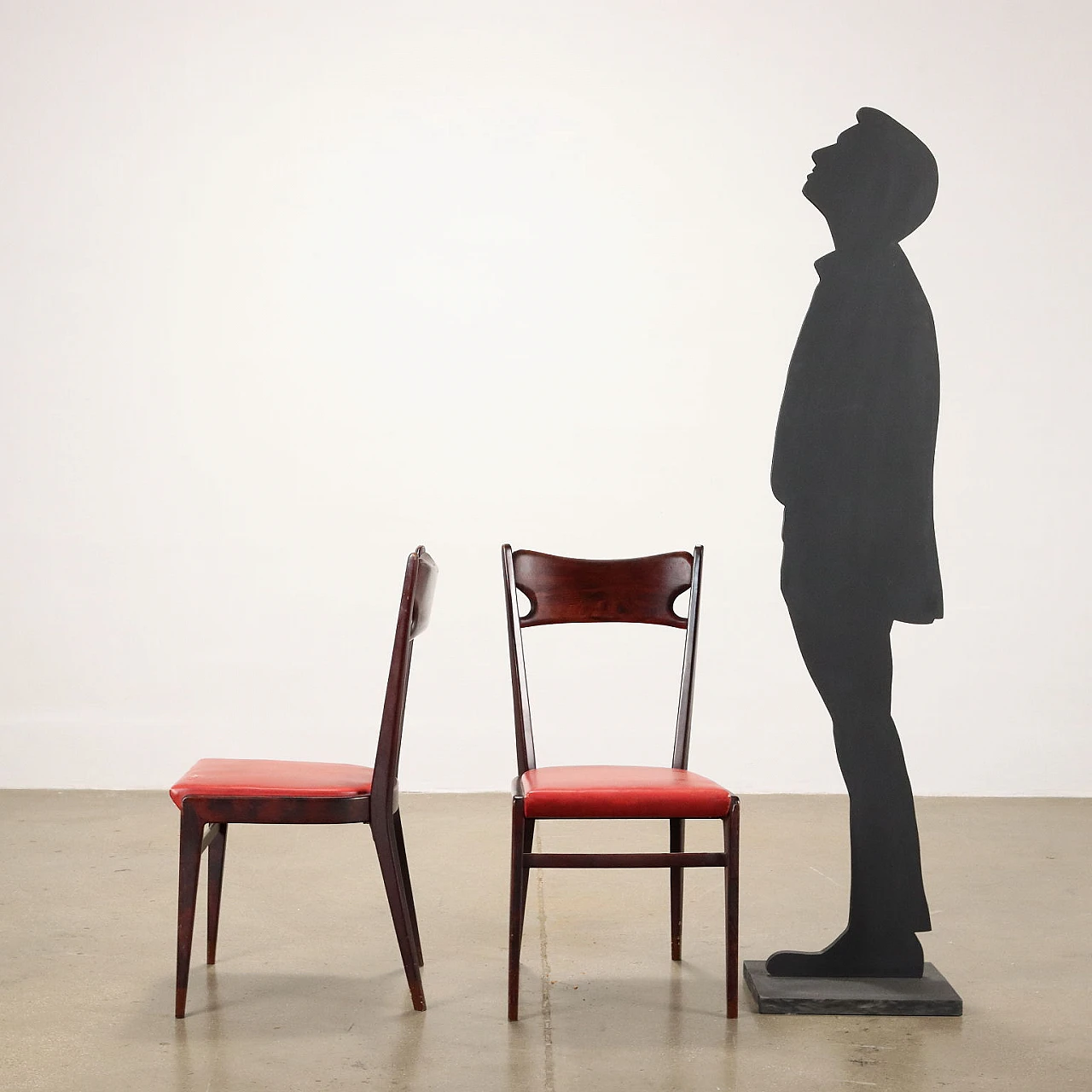 3 Sedie in faggio tinto e skai rosso, anni '50 2