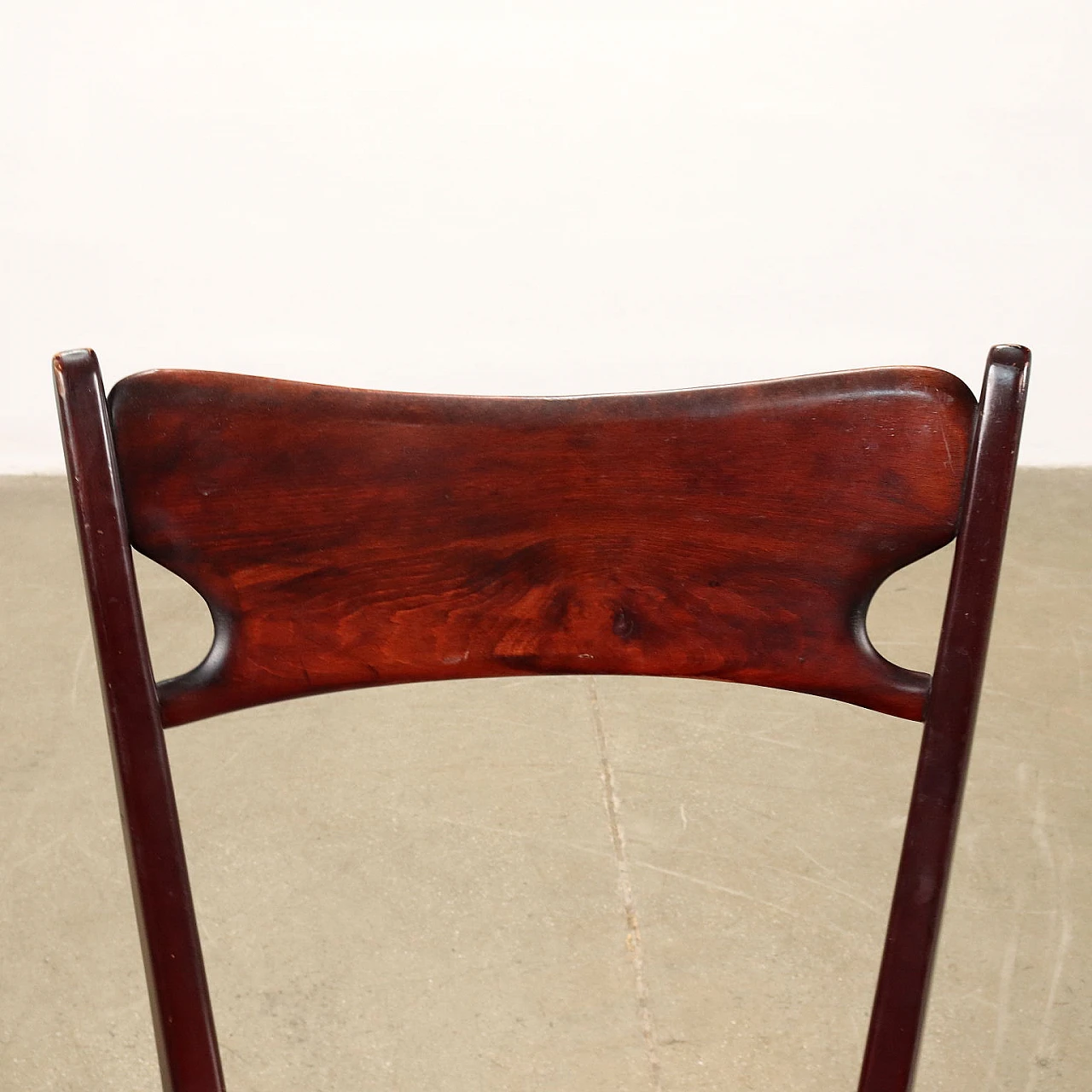 3 Sedie in faggio tinto e skai rosso, anni '50 3