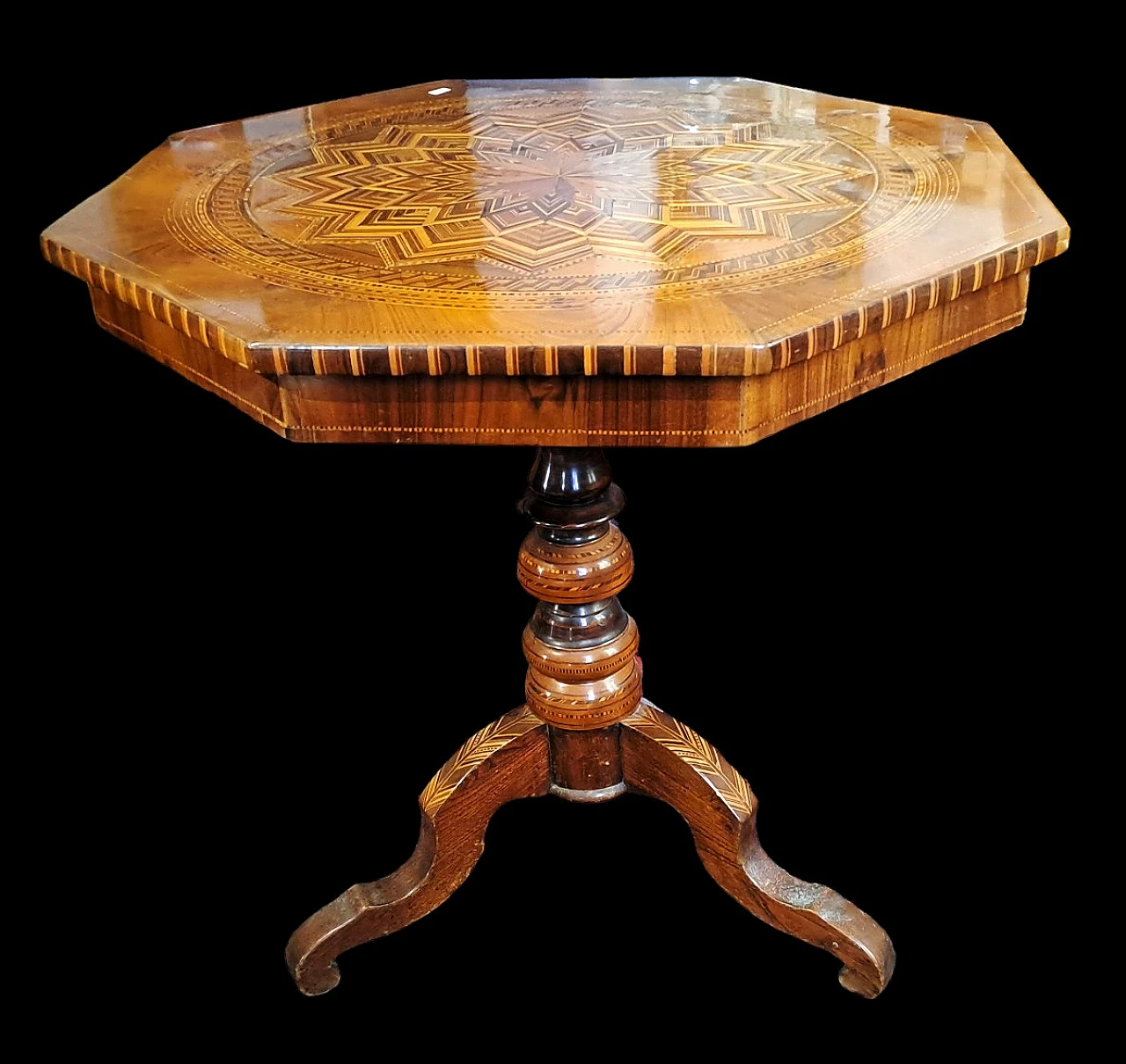 Tavolino ottagonale in noce intarsiato, '800 2