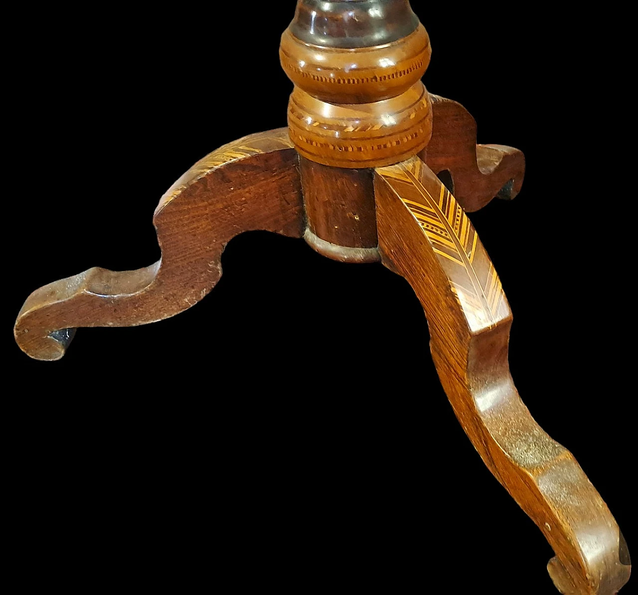 Tavolino ottagonale in noce intarsiato, '800 5