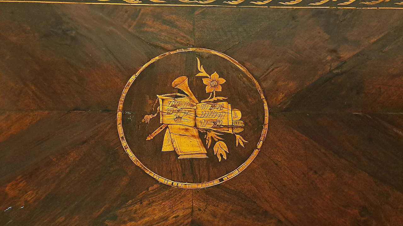 Tavolino Luigi XVI lastronato in legno di noce, '700 7