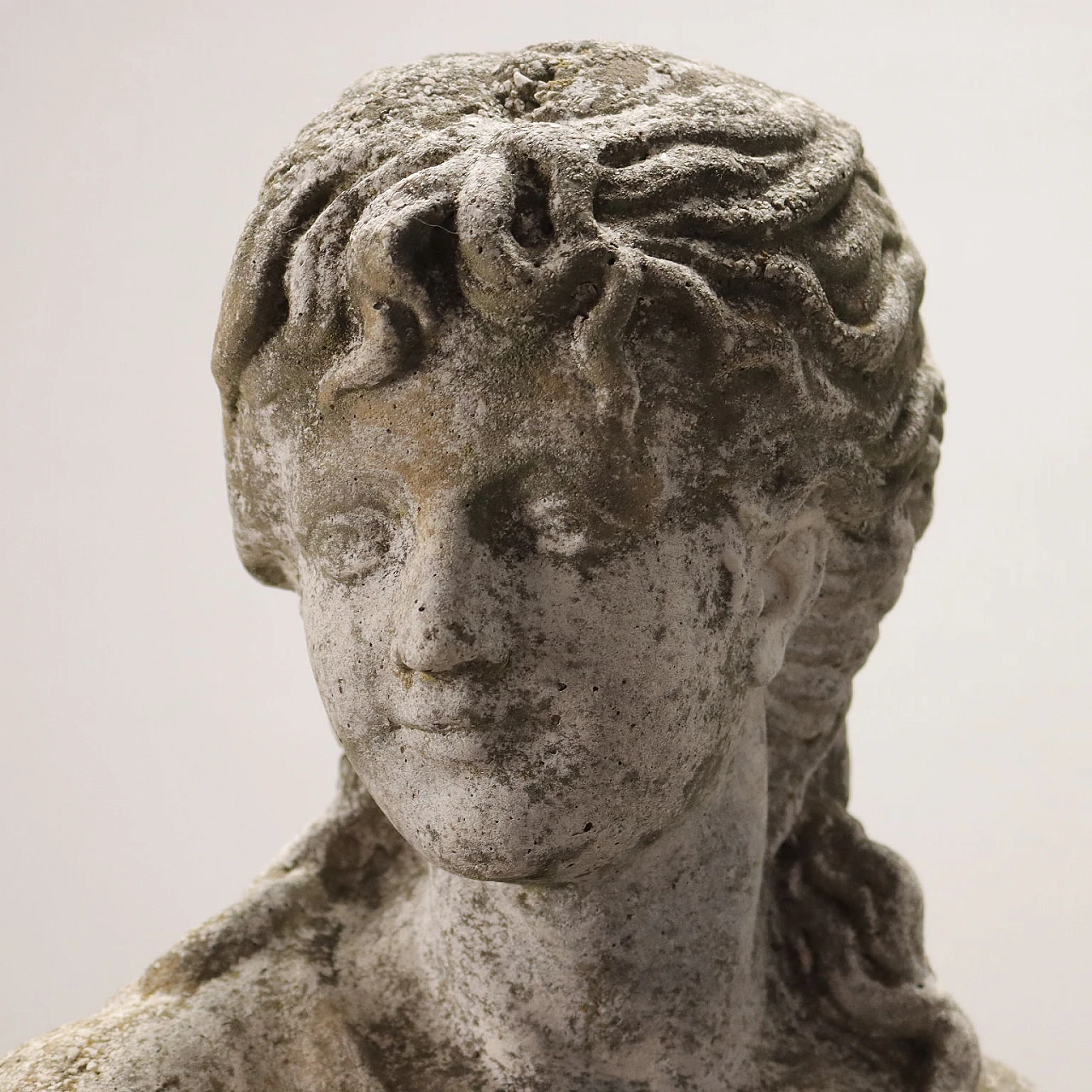 Scultura da giardino di popolana in graniglia 3