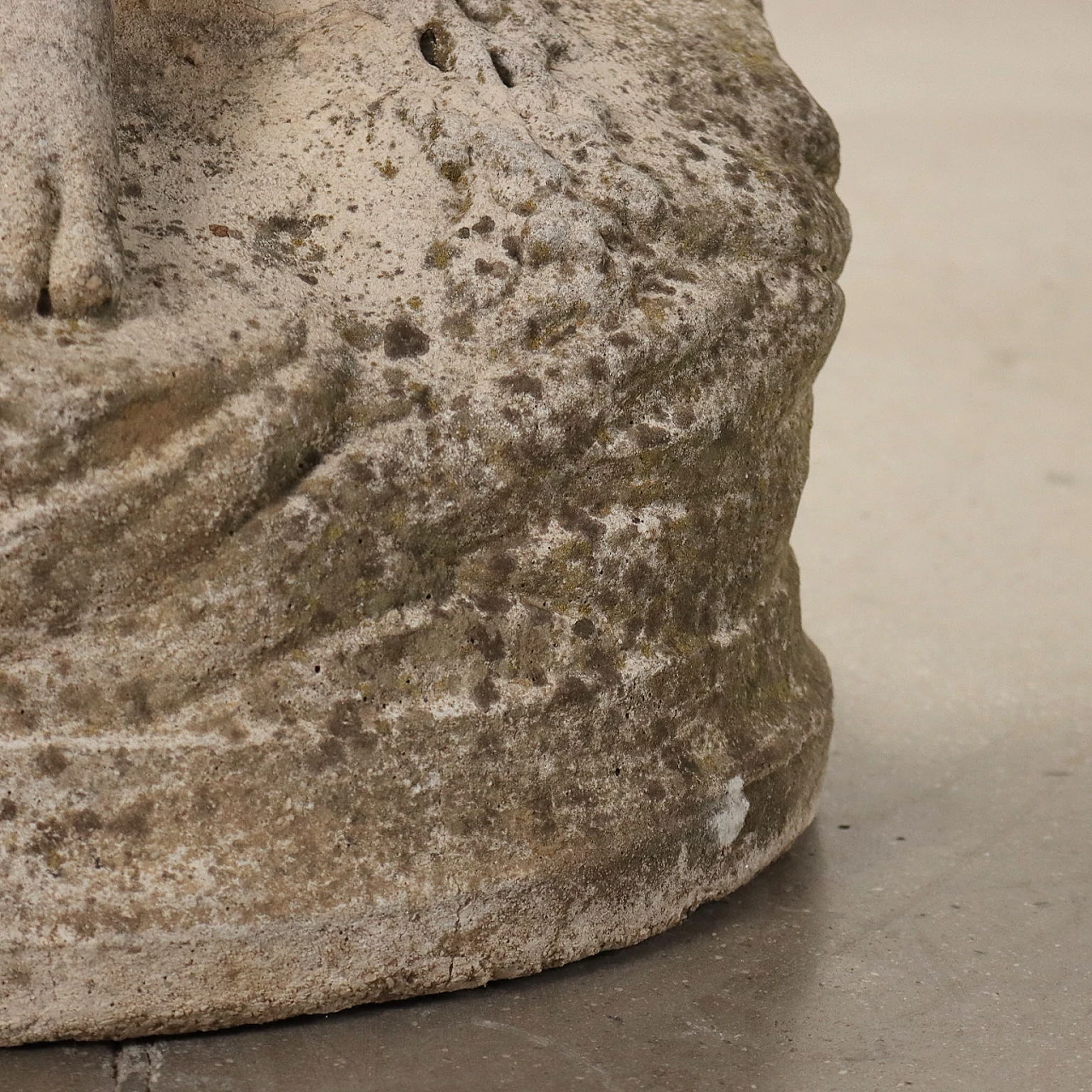 Scultura da giardino di popolana in graniglia 8