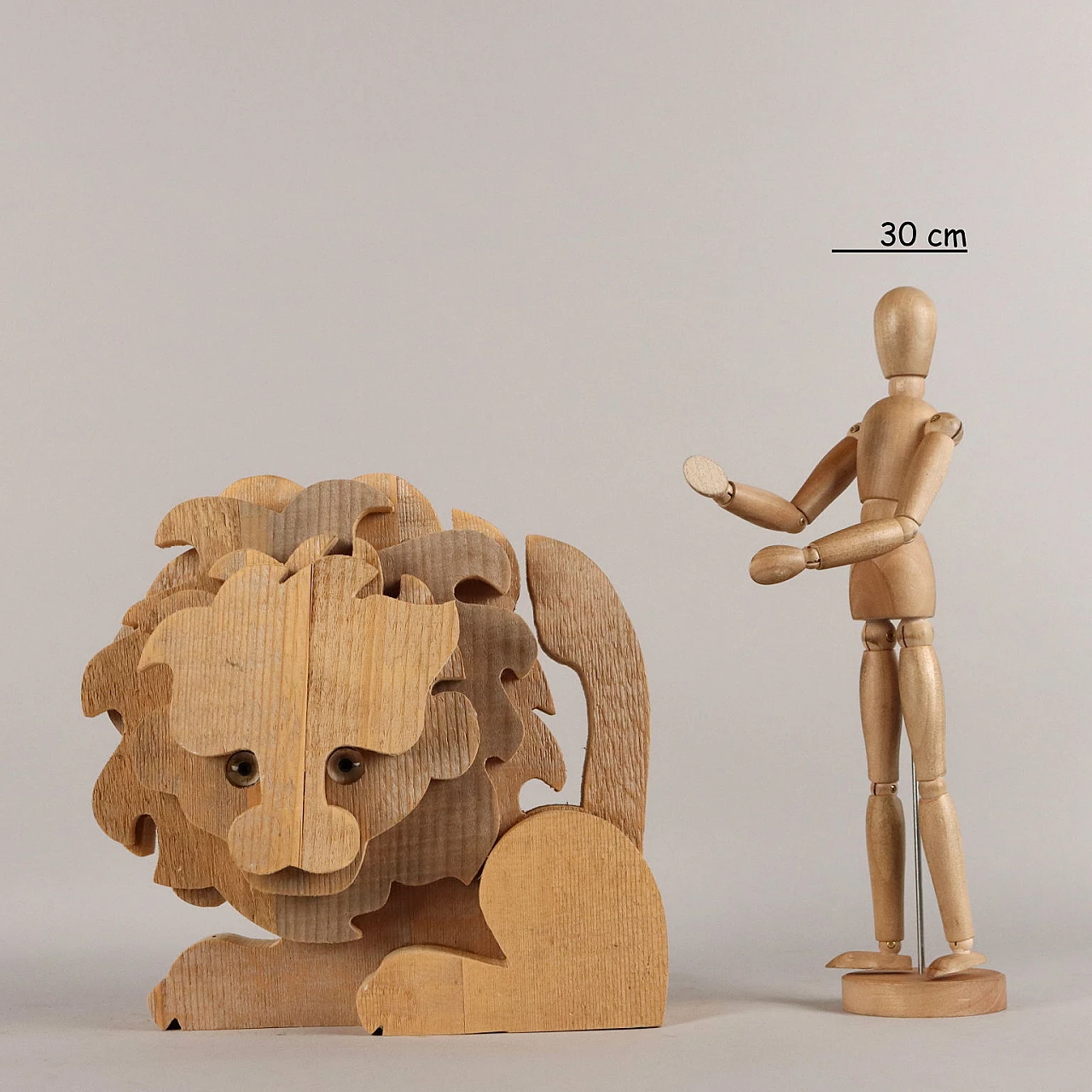 Wood lion sculpture by Bottega Michelangeli 2