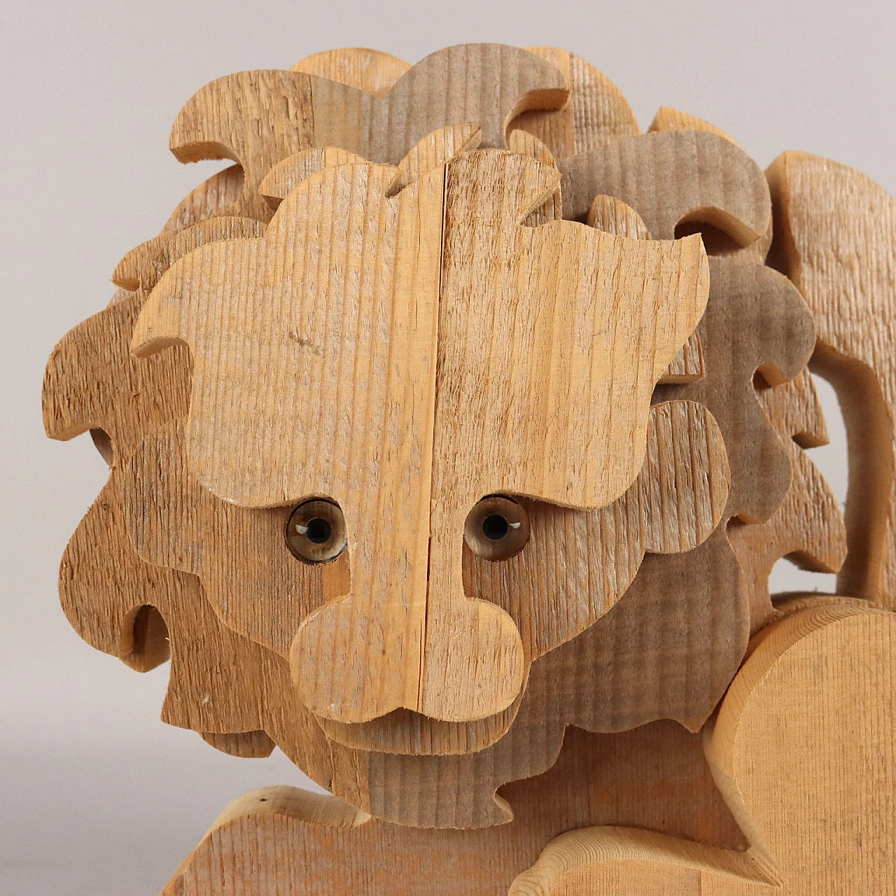 Wood lion sculpture by Bottega Michelangeli 3