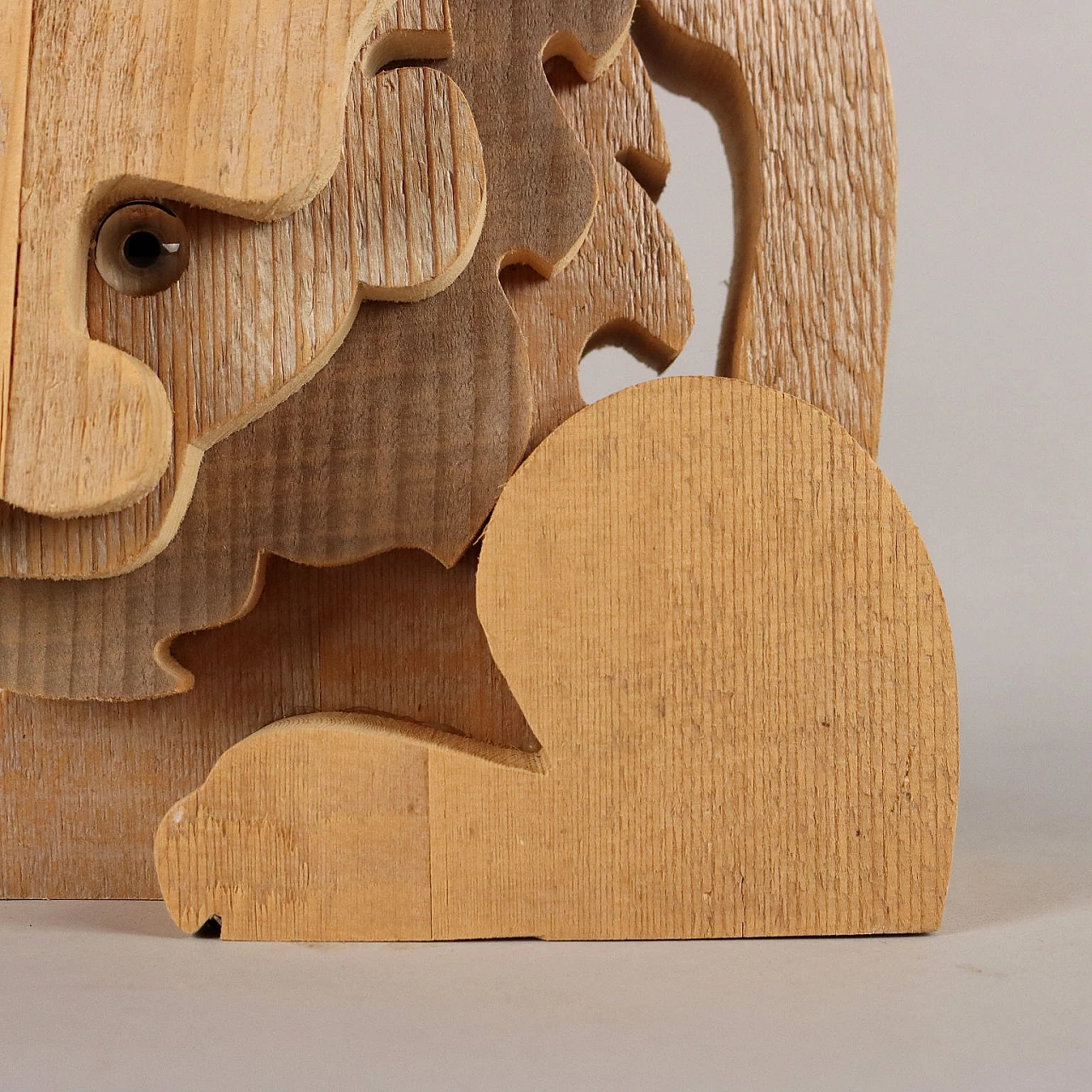 Wood lion sculpture by Bottega Michelangeli 4
