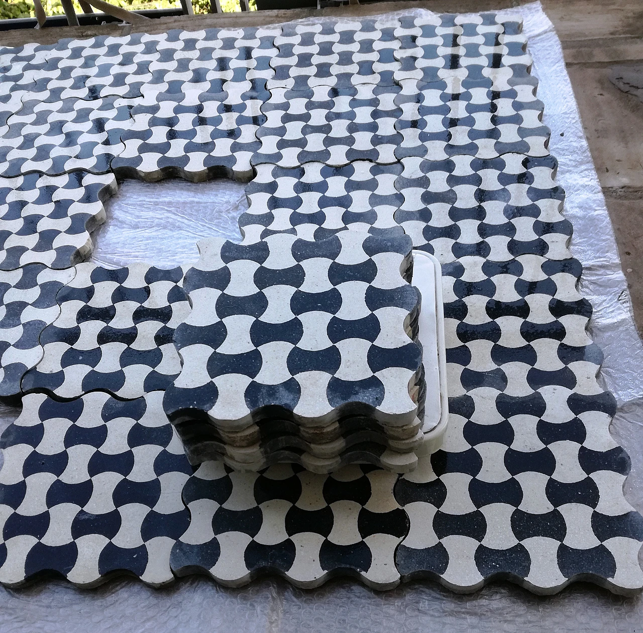 25 Cementine Papillon tiles, 1920s 7