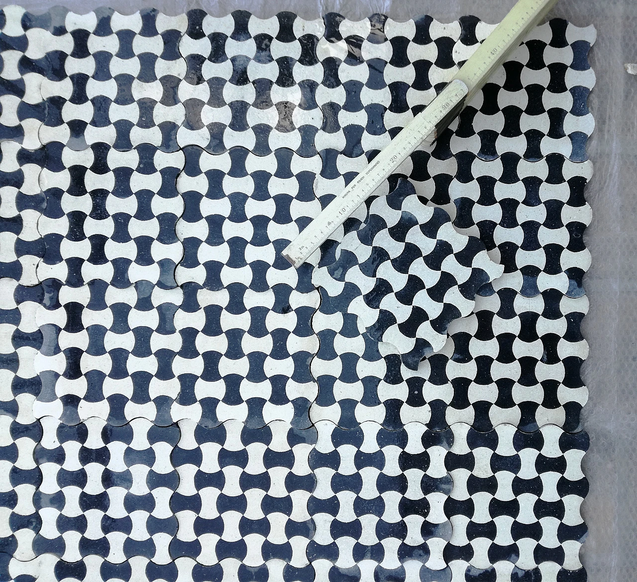 25 Cementine Papillon tiles, 1920s 13