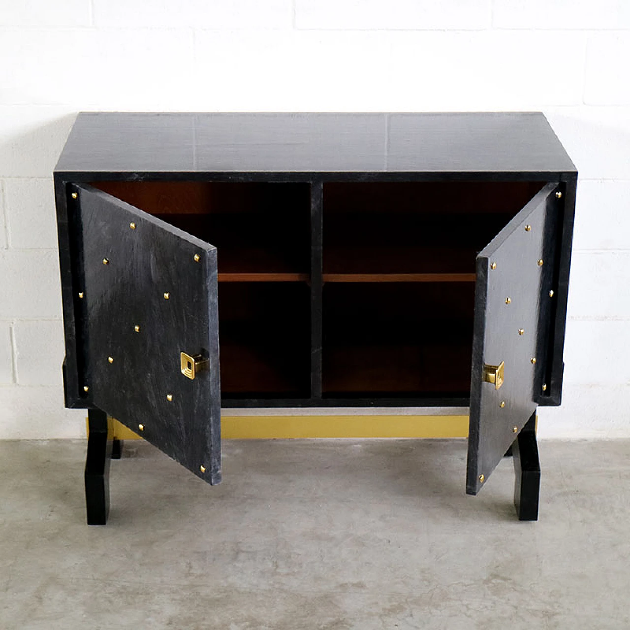 Credenza nera in legno e pergamena con dettagli dorati, anni '80 7
