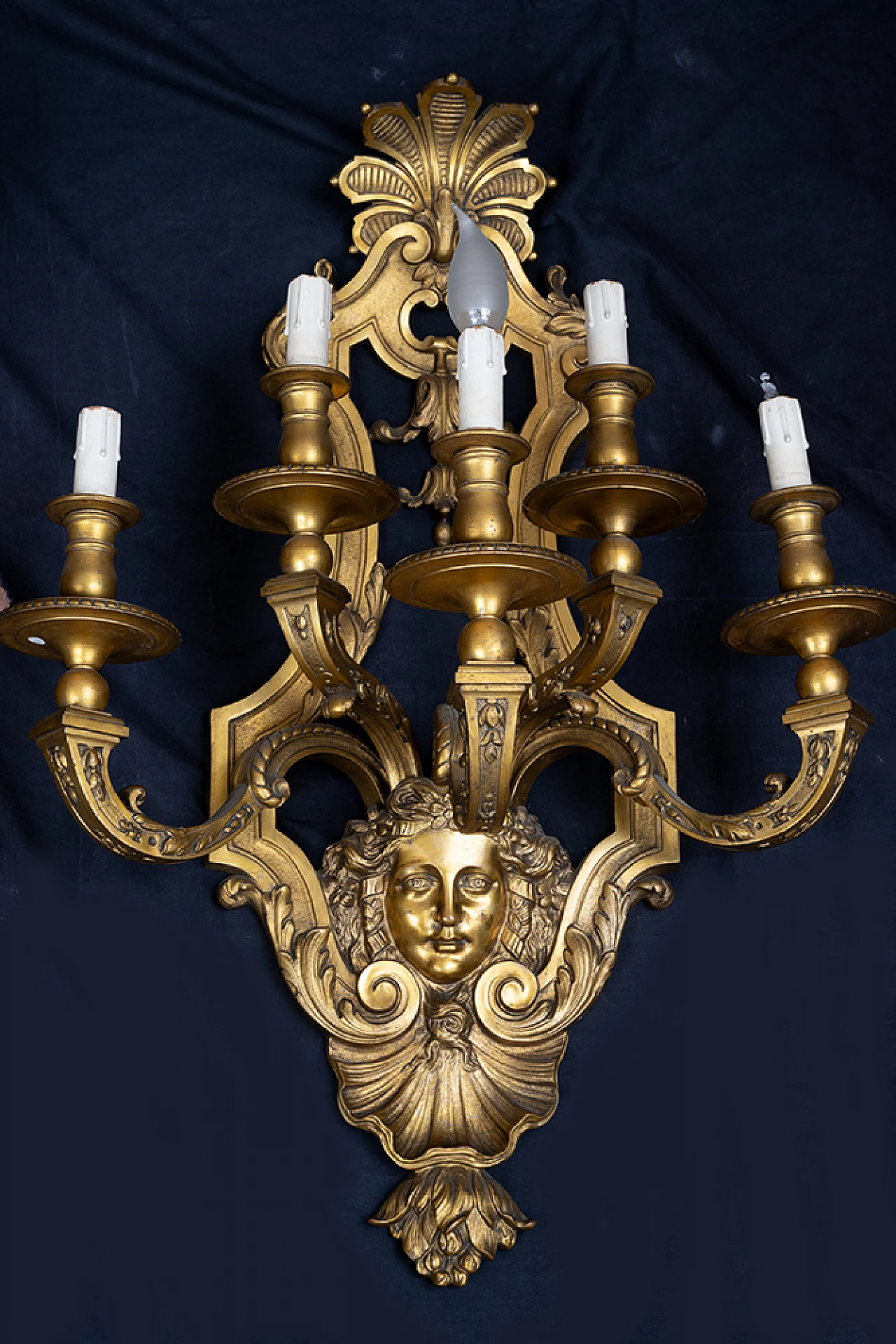 Pair of Napoleon III gilded bronze wall lights, 19th century 3
