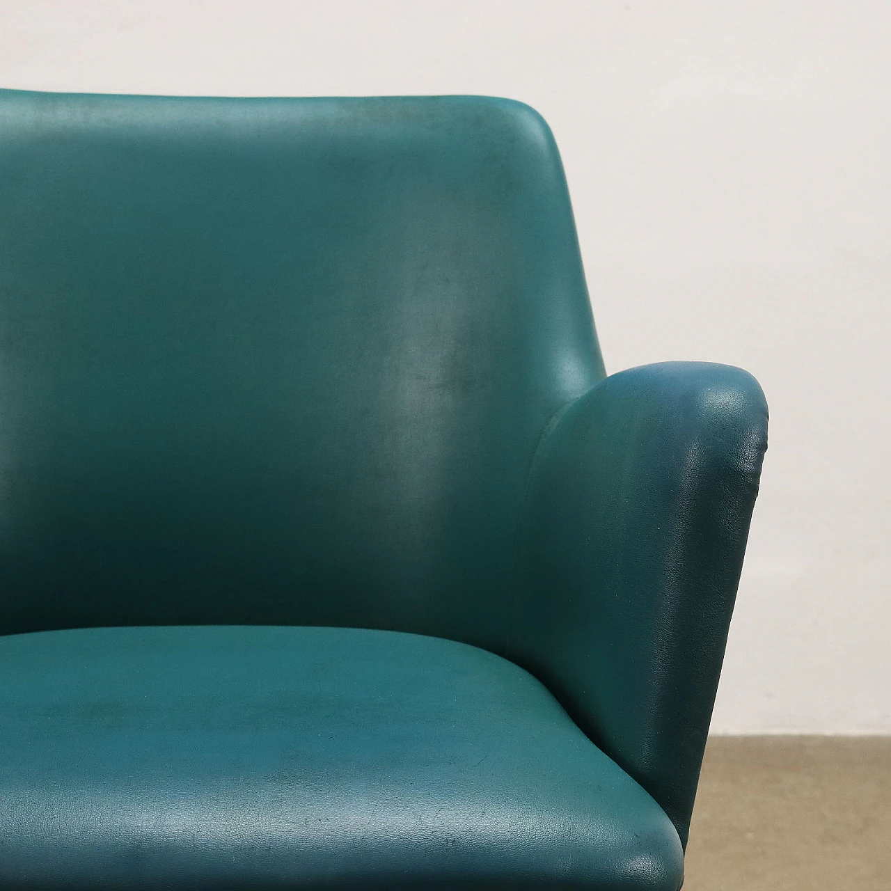 8 Poltroncine in similpelle con gambe in faggio di Cassina, anni '50 6