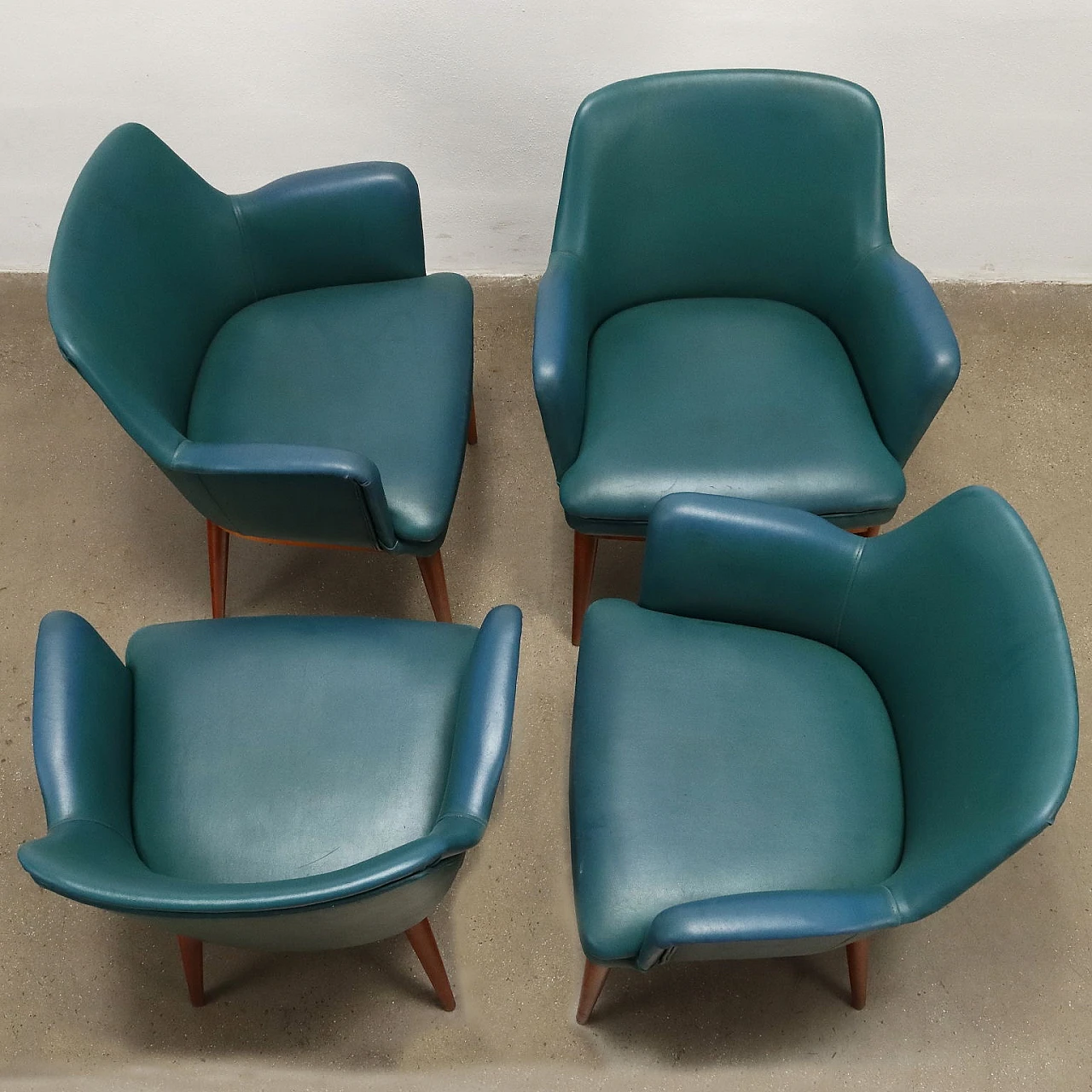 8 Poltroncine in similpelle con gambe in faggio di Cassina, anni '50 9