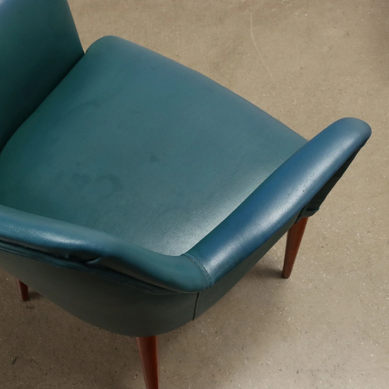 8 Poltroncine in similpelle con gambe in faggio di Cassina, anni '50 10