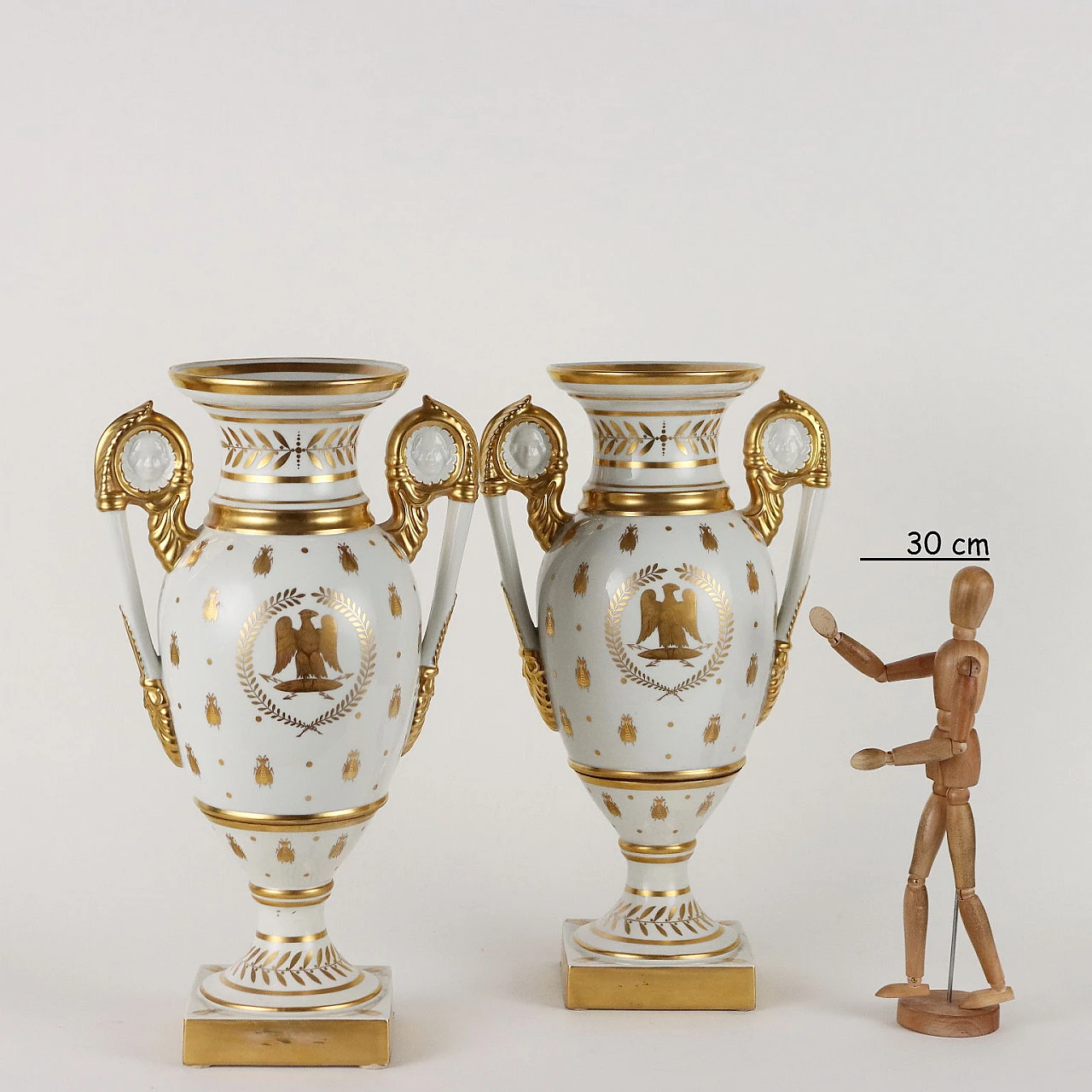 Pair of Napoleon III porcelain vases with gold decoration, 19th century 2