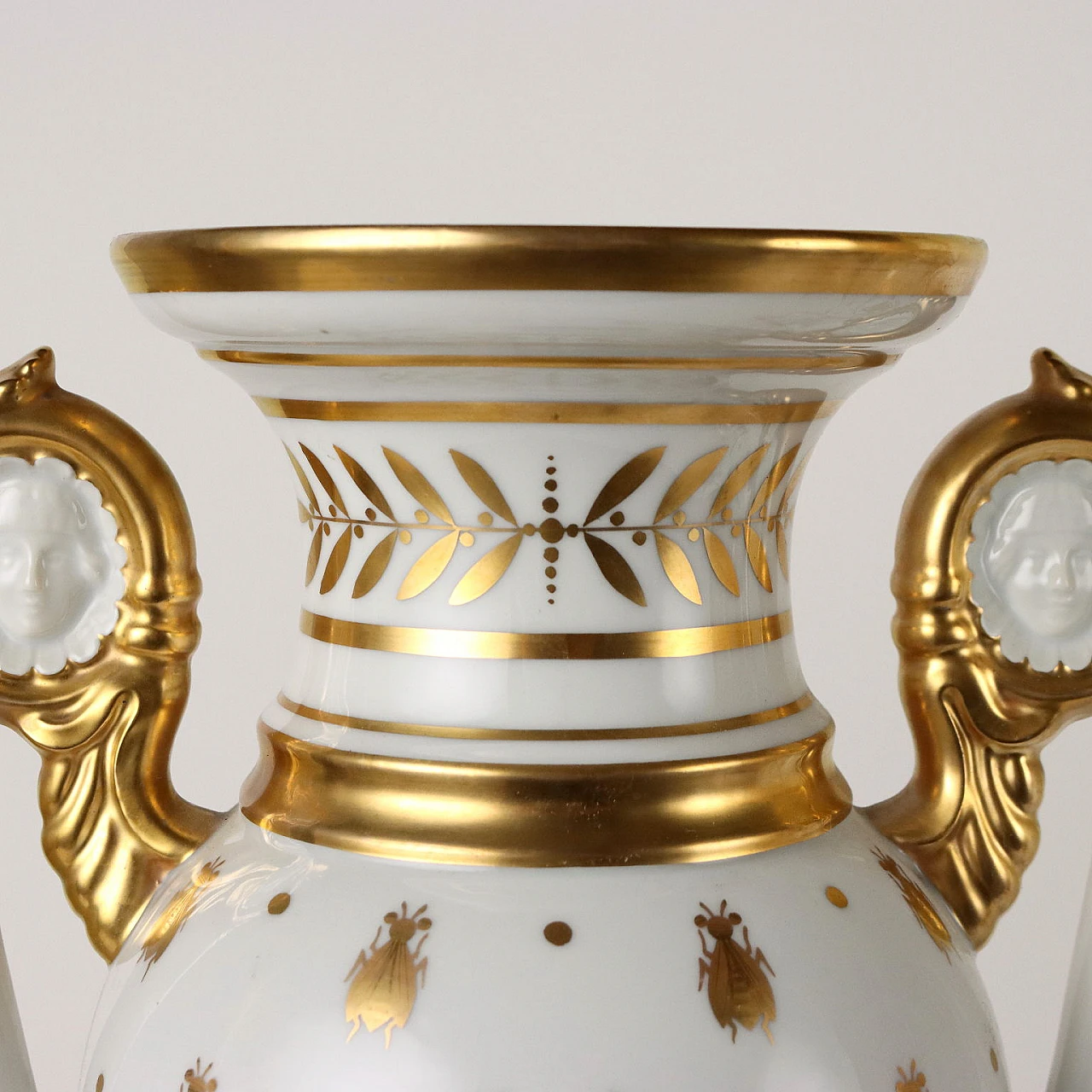 Pair of Napoleon III porcelain vases with gold decoration, 19th century 4