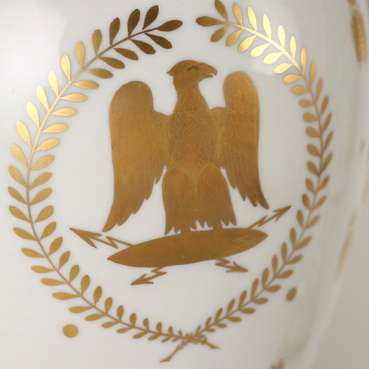 Pair of Napoleon III porcelain vases with gold decoration, 19th century 6