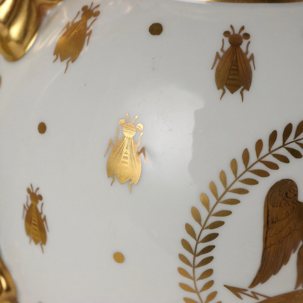 Pair of Napoleon III porcelain vases with gold decoration, 19th century 7