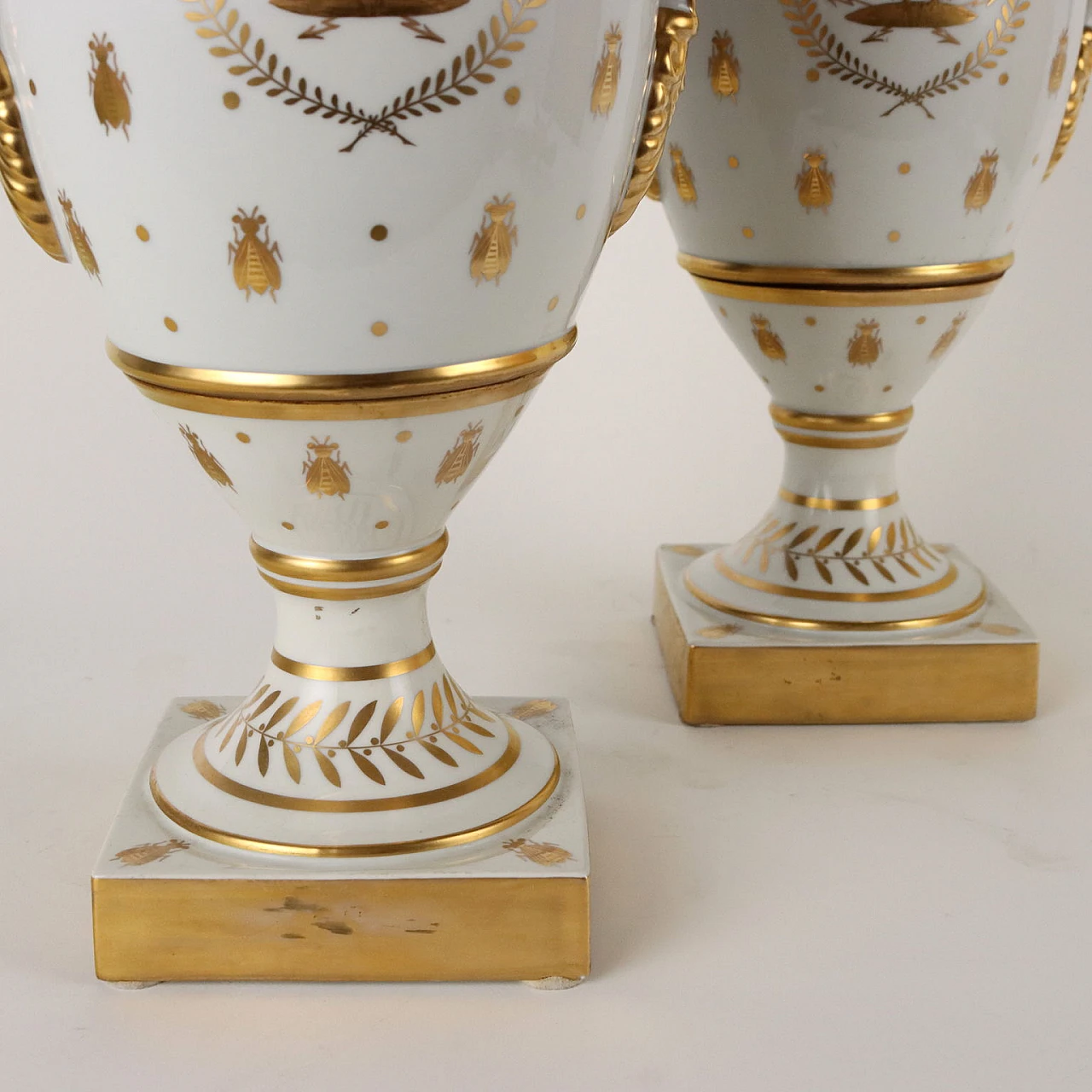 Pair of Napoleon III porcelain vases with gold decoration, 19th century 8