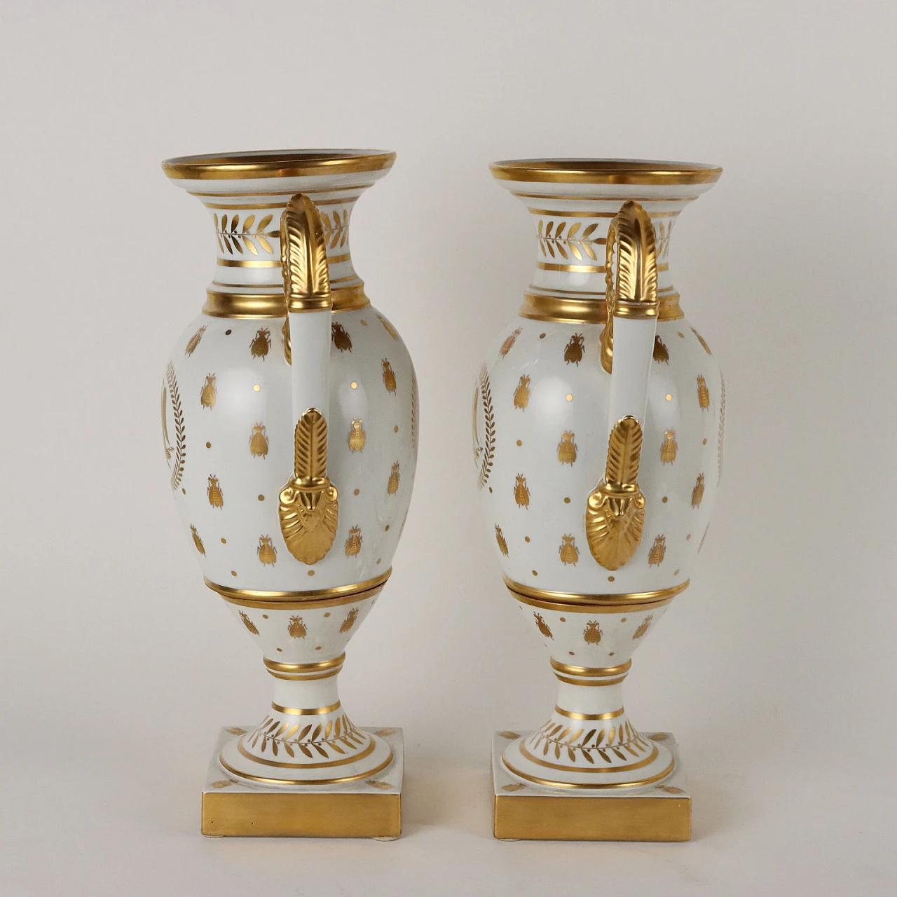 Pair of Napoleon III porcelain vases with gold decoration, 19th century 9
