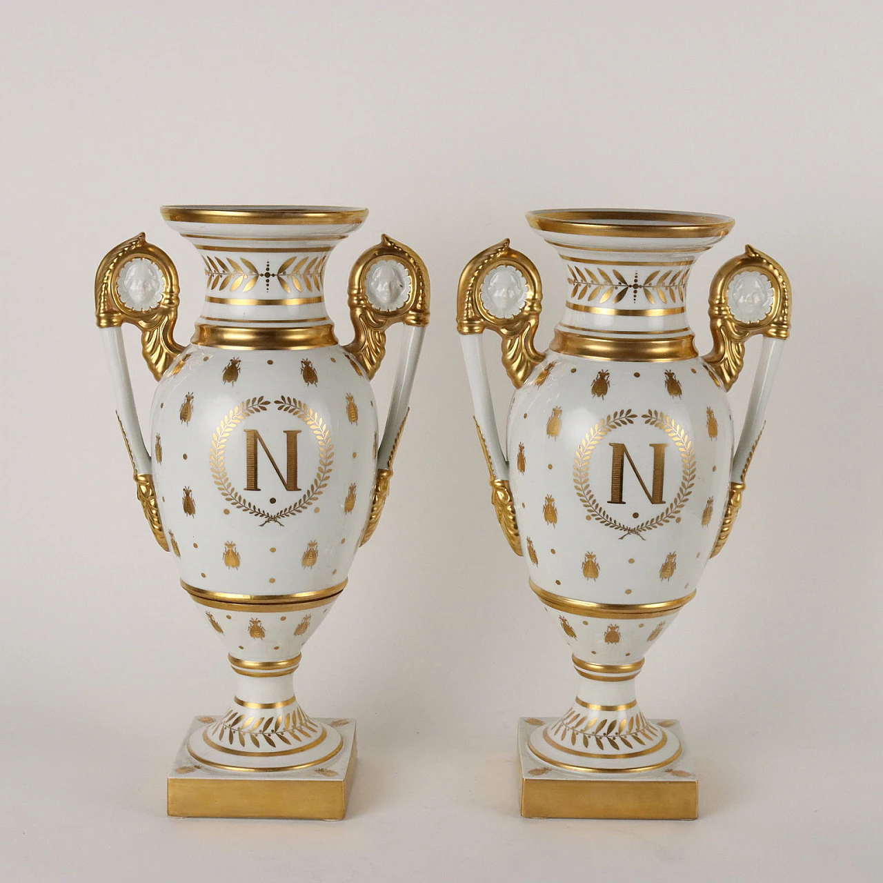 Pair of Napoleon III porcelain vases with gold decoration, 19th century 10