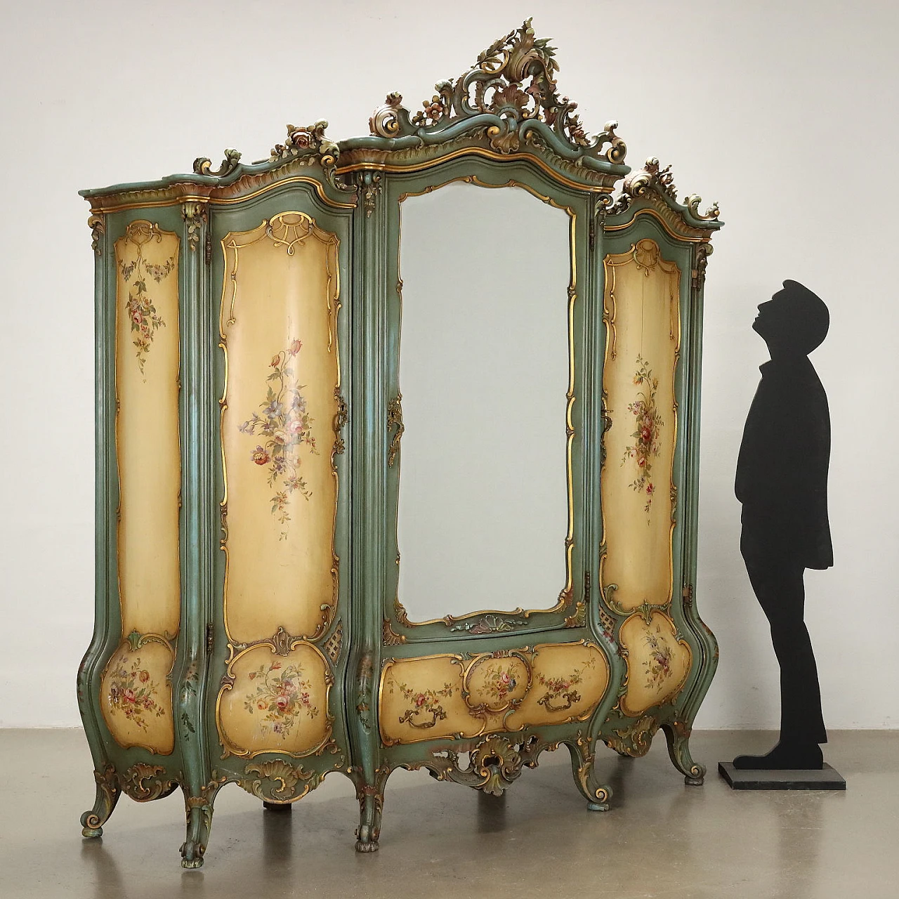 Armadio in legno laccato con un cassetto e un'anta a specchio 2